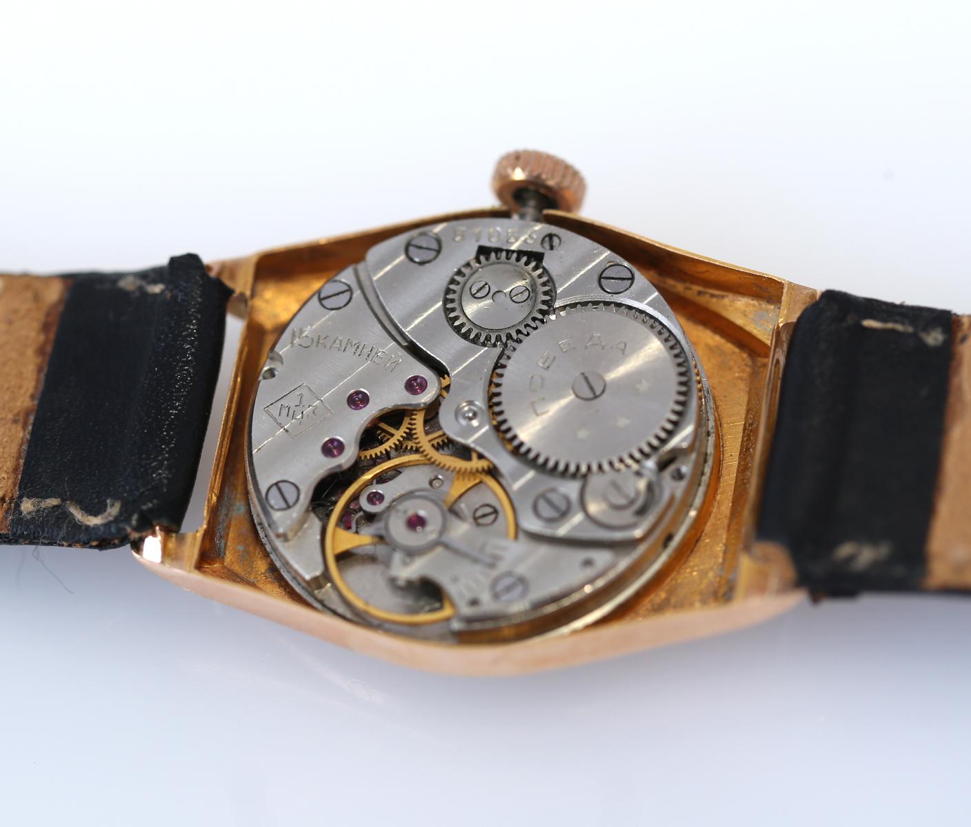 Russian Pobeda Victory World War II Yellow Gold Watch, 1953 9