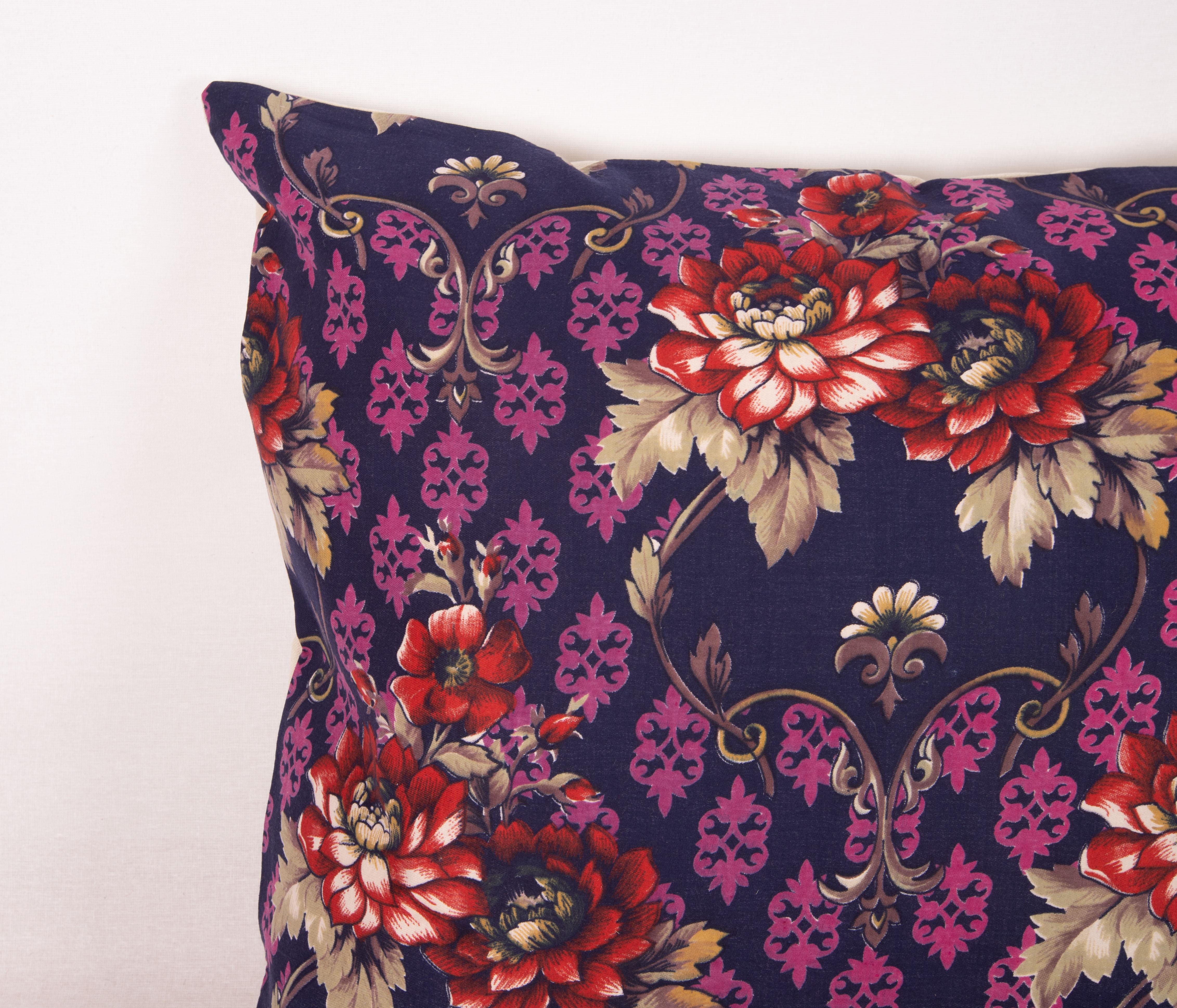 Russian Roller Printed Pillow Covers, Mid 20th C In Good Condition For Sale In Istanbul, TR