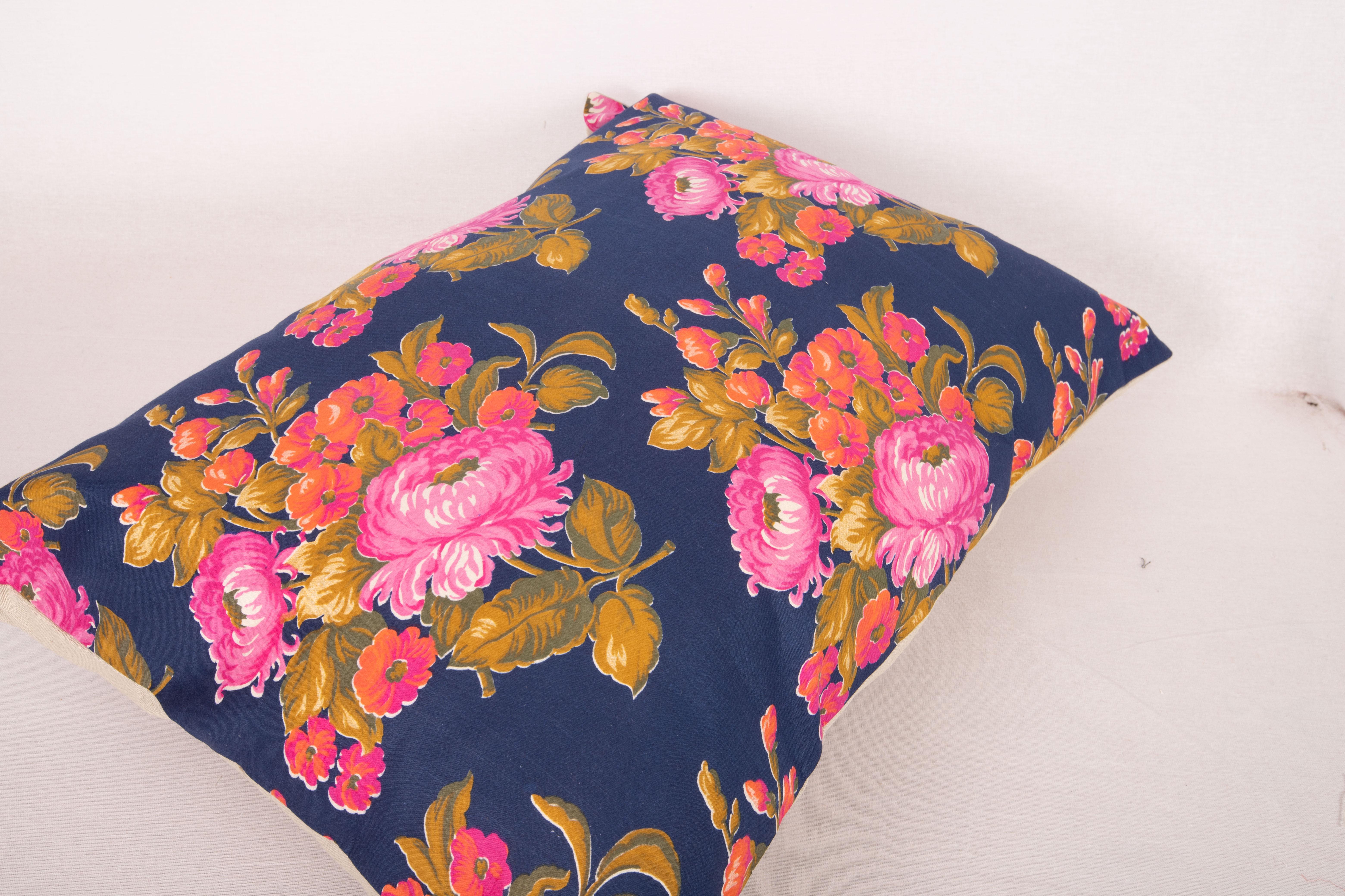 Russian Roller Printed Pillow Covers, Mid 20th C. For Sale 2