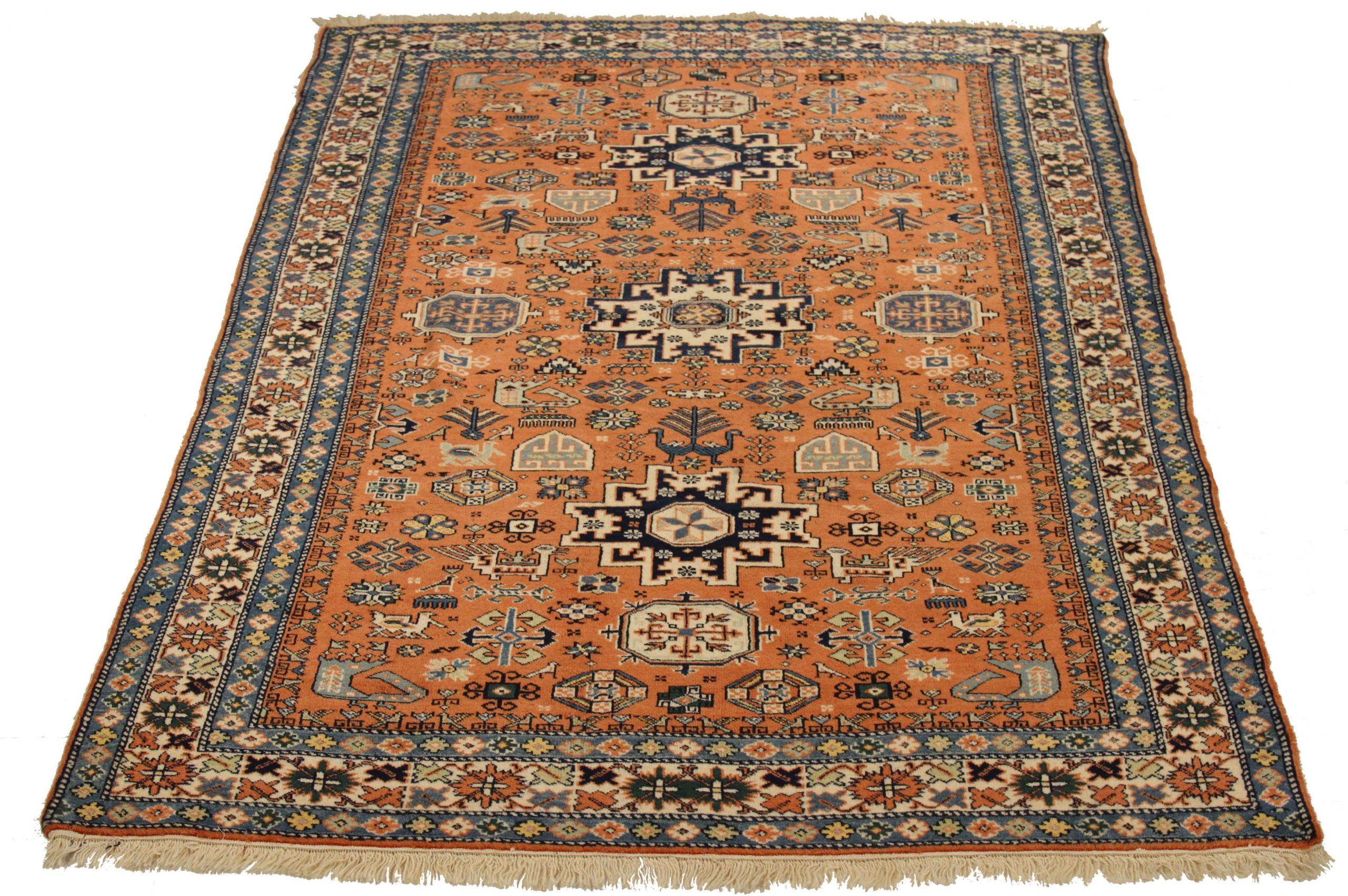 Découvrez l'élégance du petit tapis de style russe de Circa 1880. Conçu avec de la laine et du bleuIvoire/Orange, ce design exclusif est parfait pour mettre en valeur votre espace.