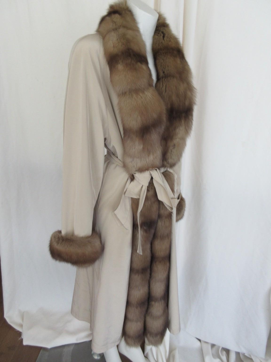 Russischer Trenchcoat mit Zobelpelzbesatz im Angebot 5