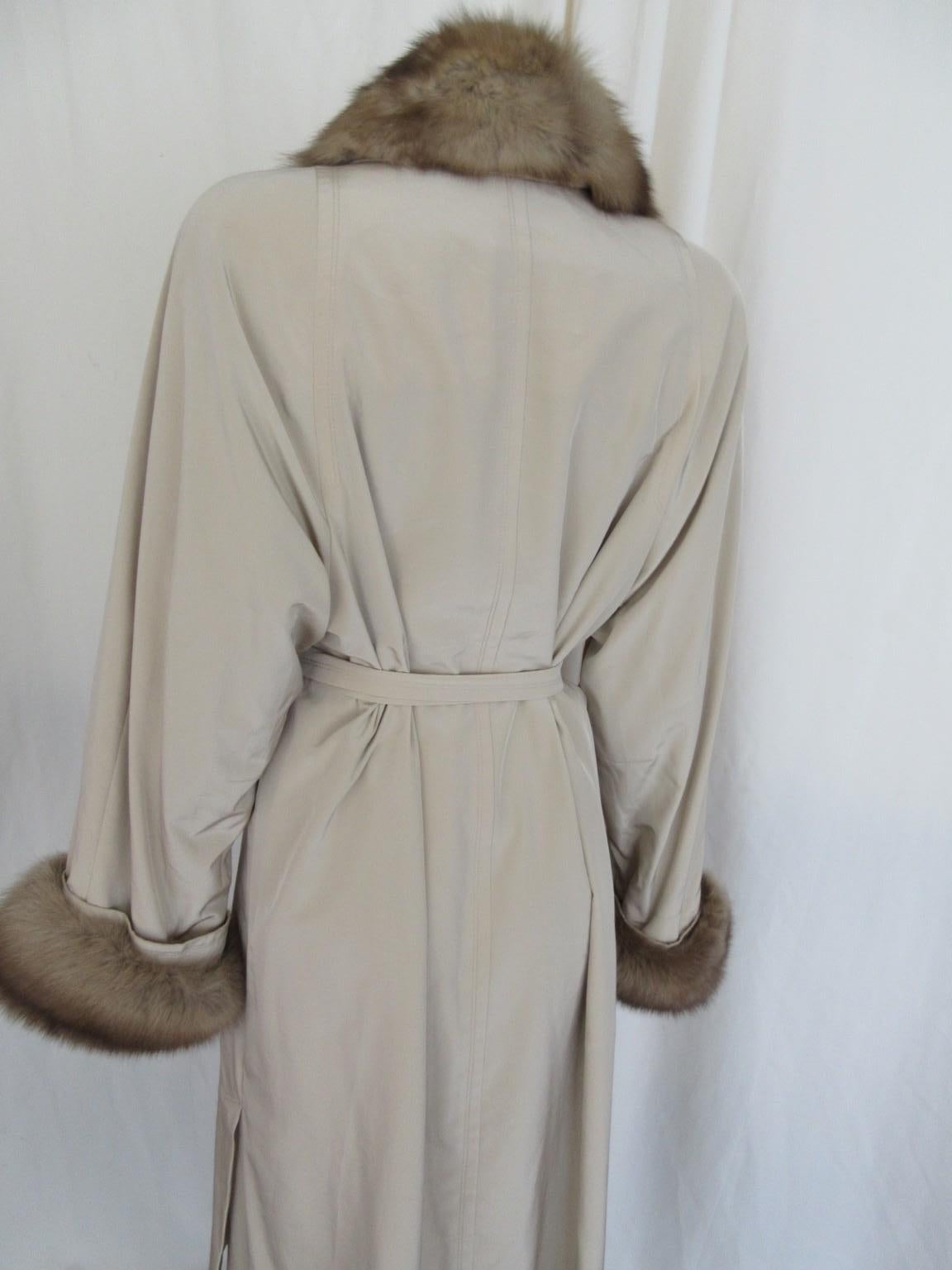 Russischer Trenchcoat mit Zobelpelzbesatz im Zustand „Gut“ im Angebot in Amsterdam, NL