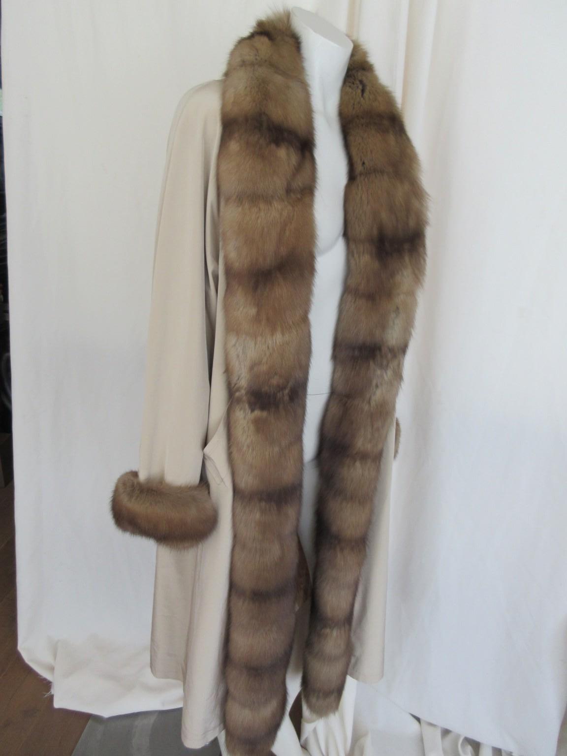 Russischer Trenchcoat mit Zobelpelzbesatz im Angebot 4