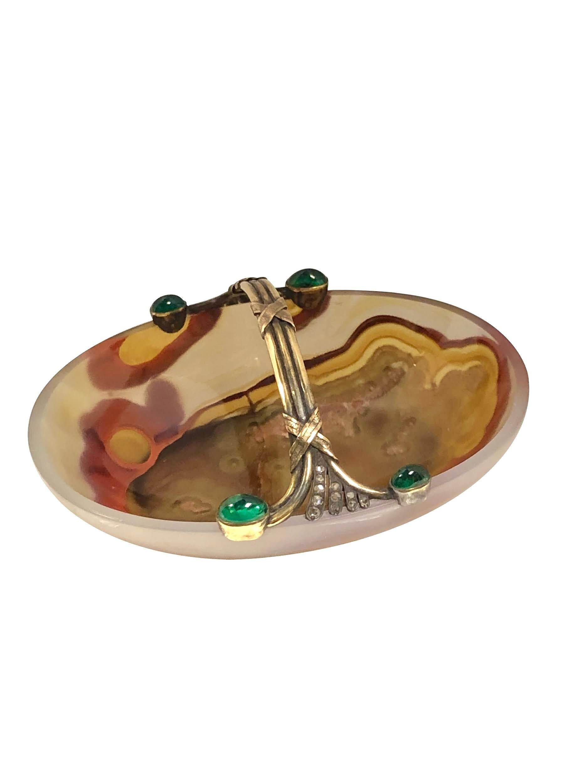 Taille cabochon Salière russe en argent et agate montée sur des pierres précieuses:: en forme de panier:: datant de la pré-révolution