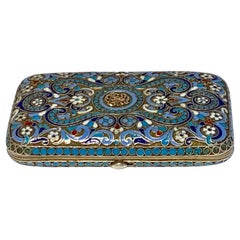 Russische Schachtel aus Silber, vergoldet und Cloisonné-Emaille