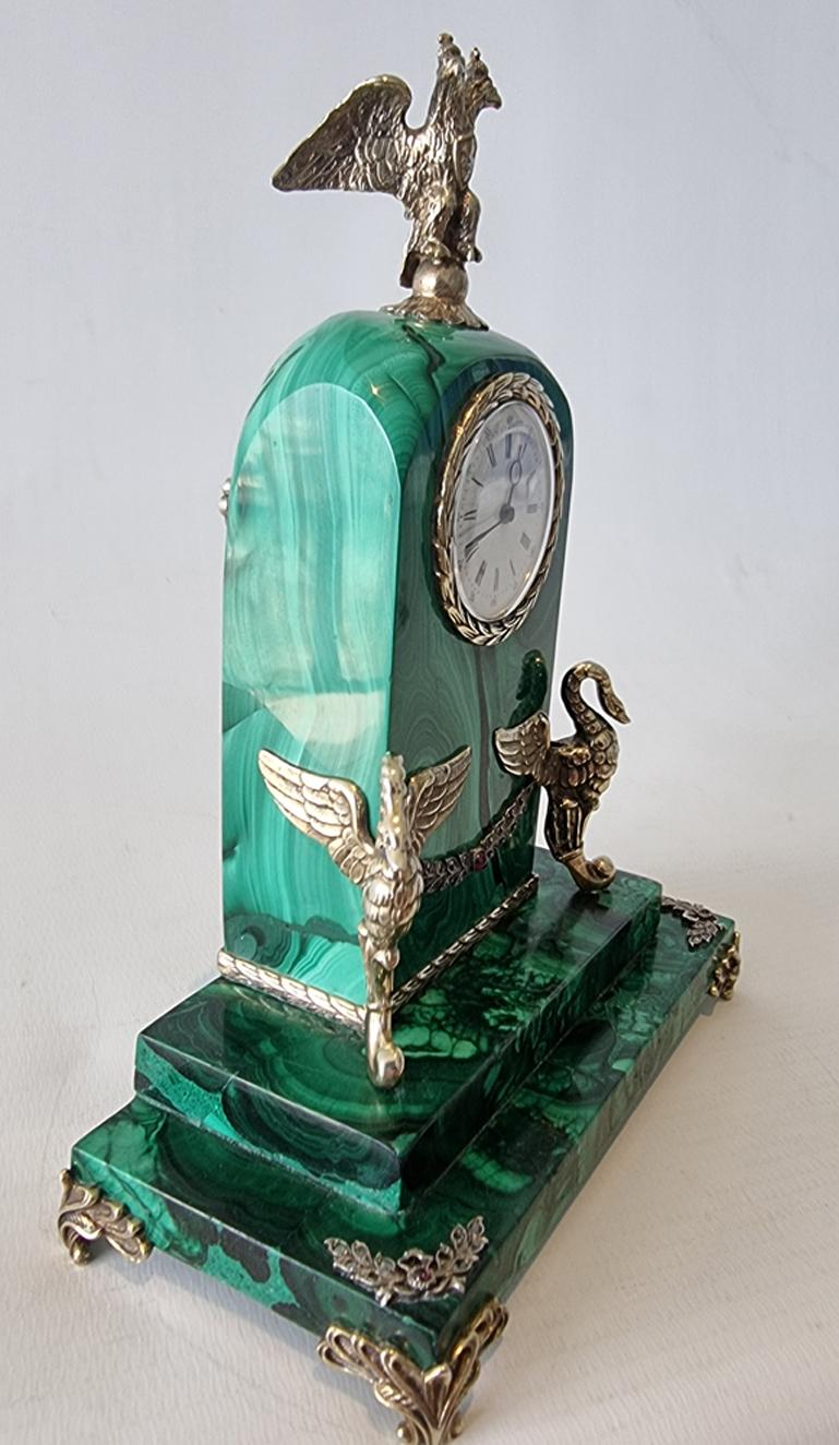 Russischer Miniatur-Schreibtisch-Zeitmesser aus vergoldetem Silber, Diamanten und Malachit im Zustand „Gut“ im Angebot in London, GB