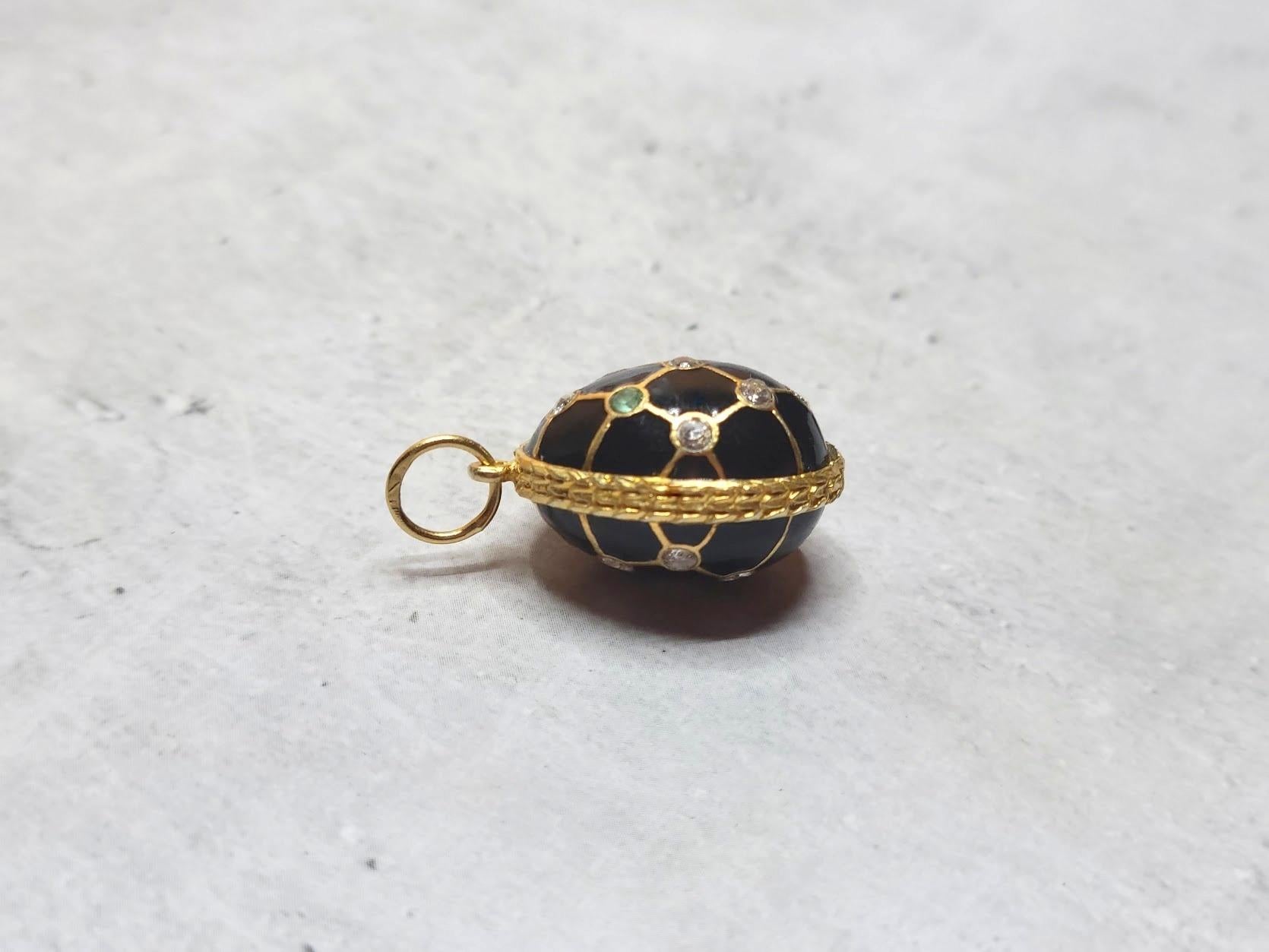 Imperial Silber vergoldete Emaille-Eier-Anhänger aus Kristallgeflecht (Cabochon)