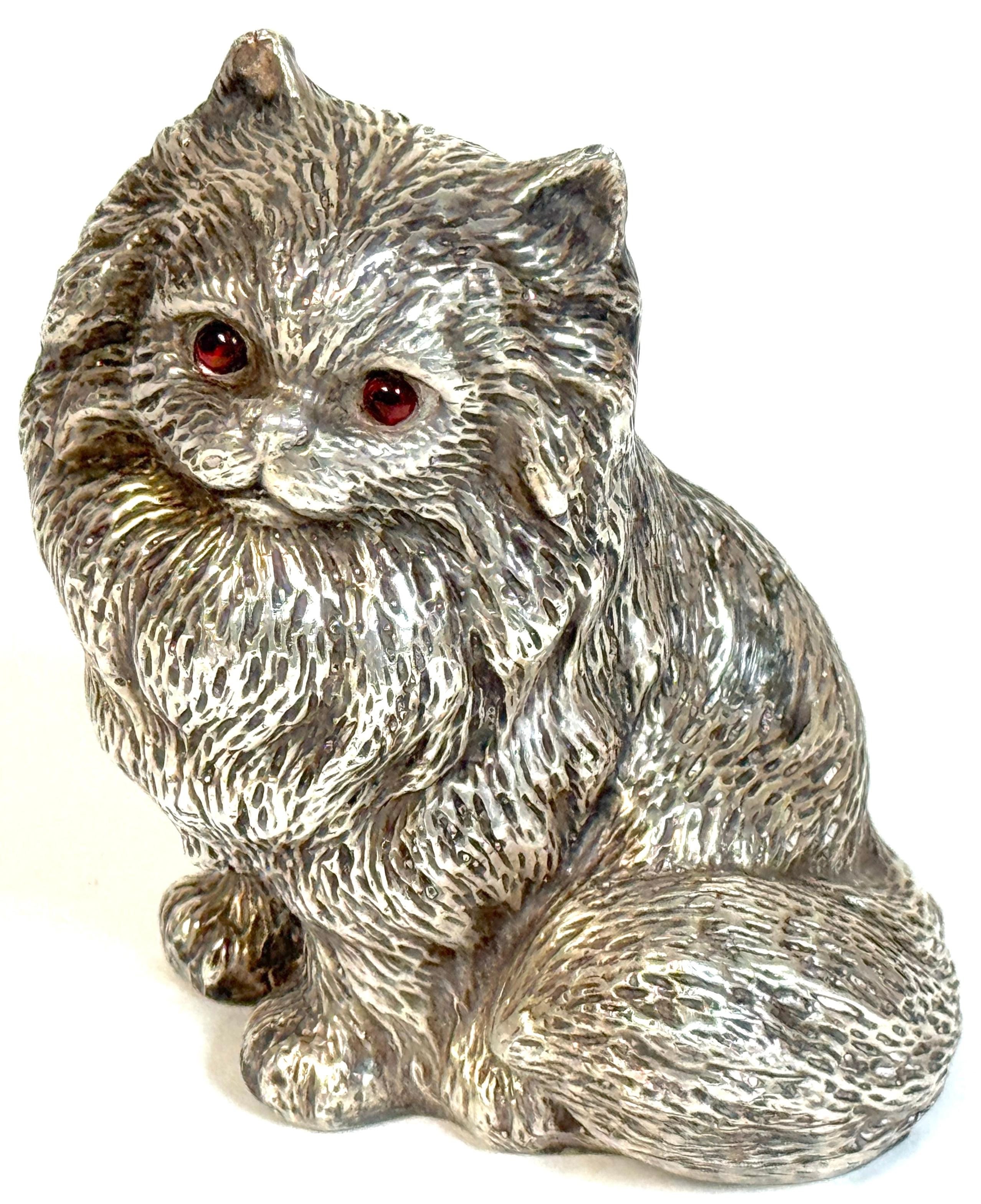 Sculpture russe en argent représentant un chat persan, période soviétique, 88 Zolotnik, marquée 