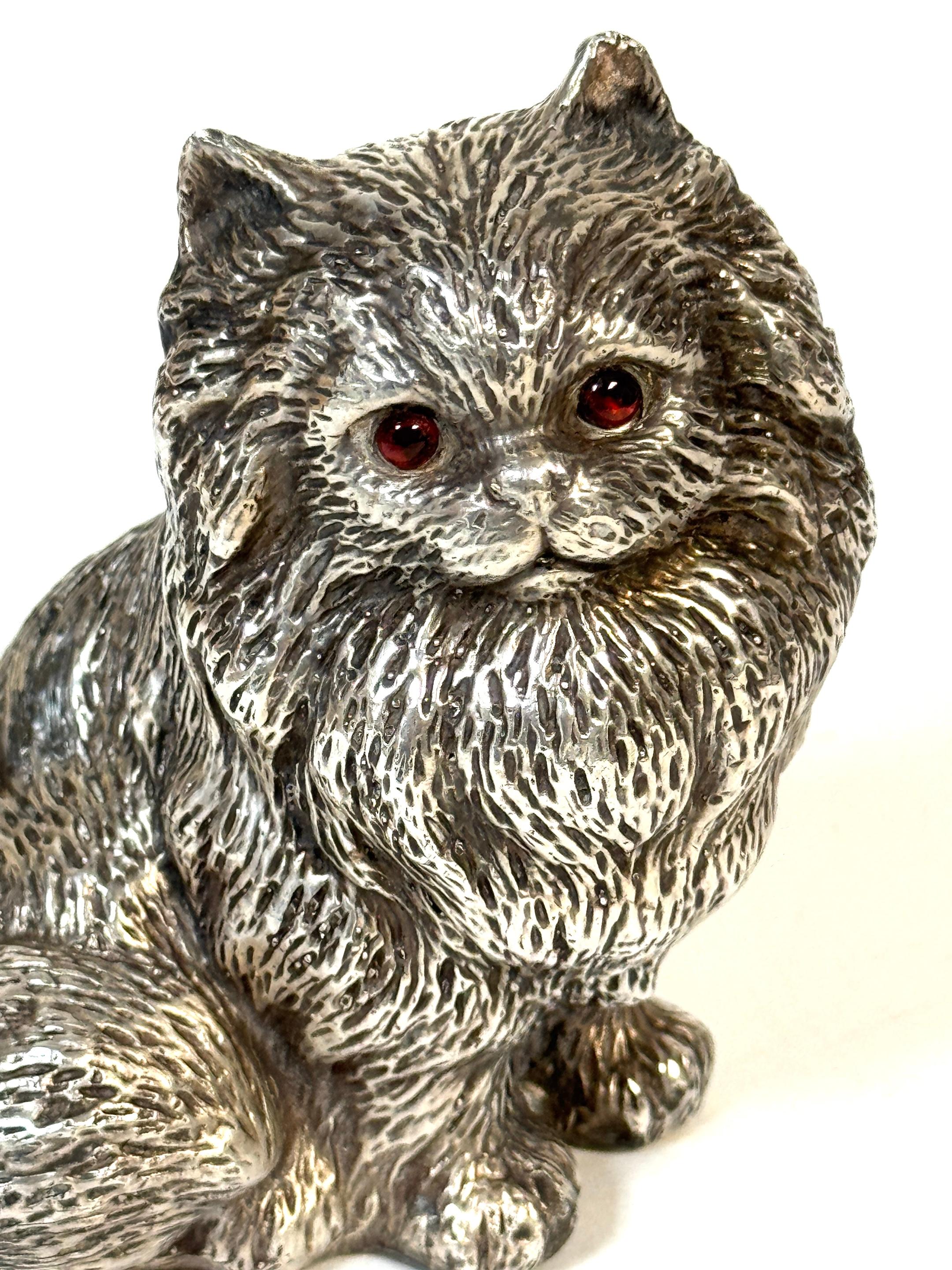 Sculpture russe en argent représentant un chat persan, période soviétique, 88 Zolotnik, marquée 