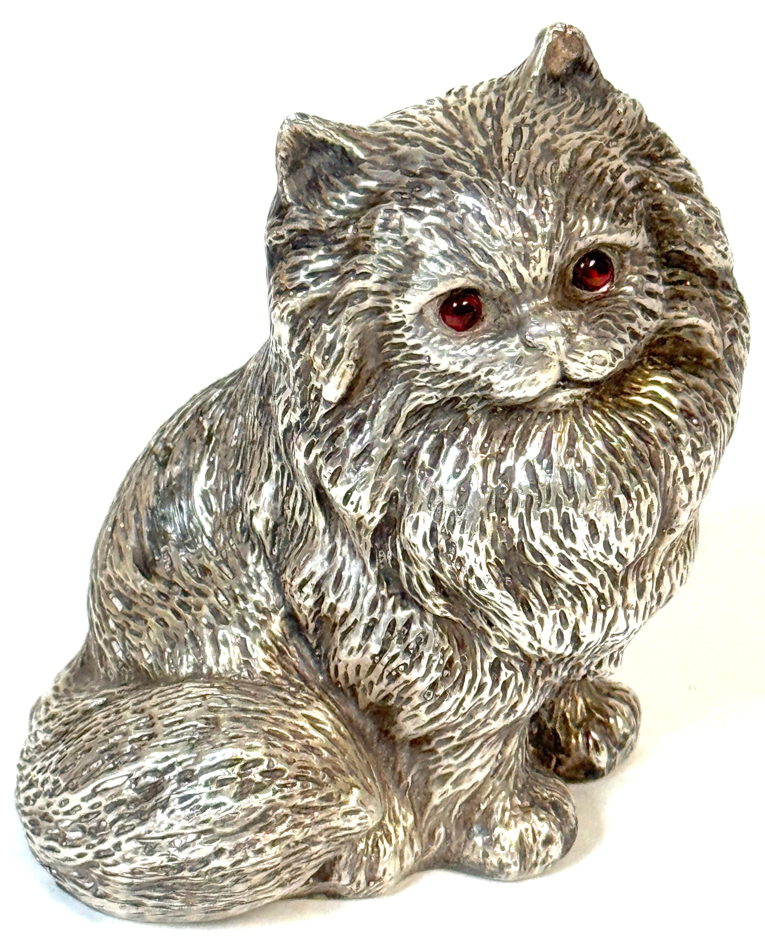 Sculpture en argent russe très détaillée, d'époque soviétique, représentant un chat persan avec des yeux en grenat, 88 Zolotnik, marquée 