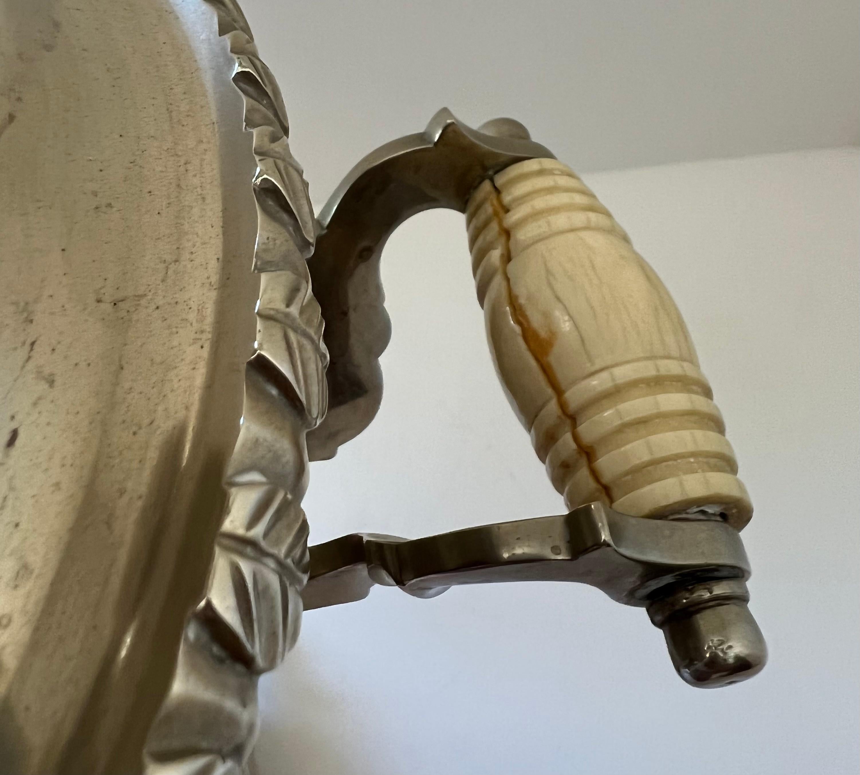 Samovar russo in argento con vassoio in vendita 11