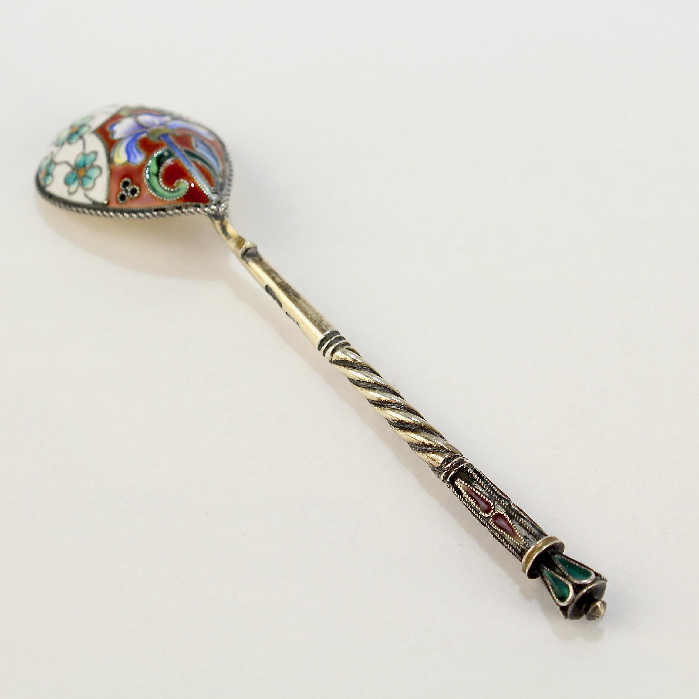 Russe Empire Cuillère à thé / cuillère Kvosh russe en argent et émail cloisonné en forme de cloisonné par Maria Soko         en vente