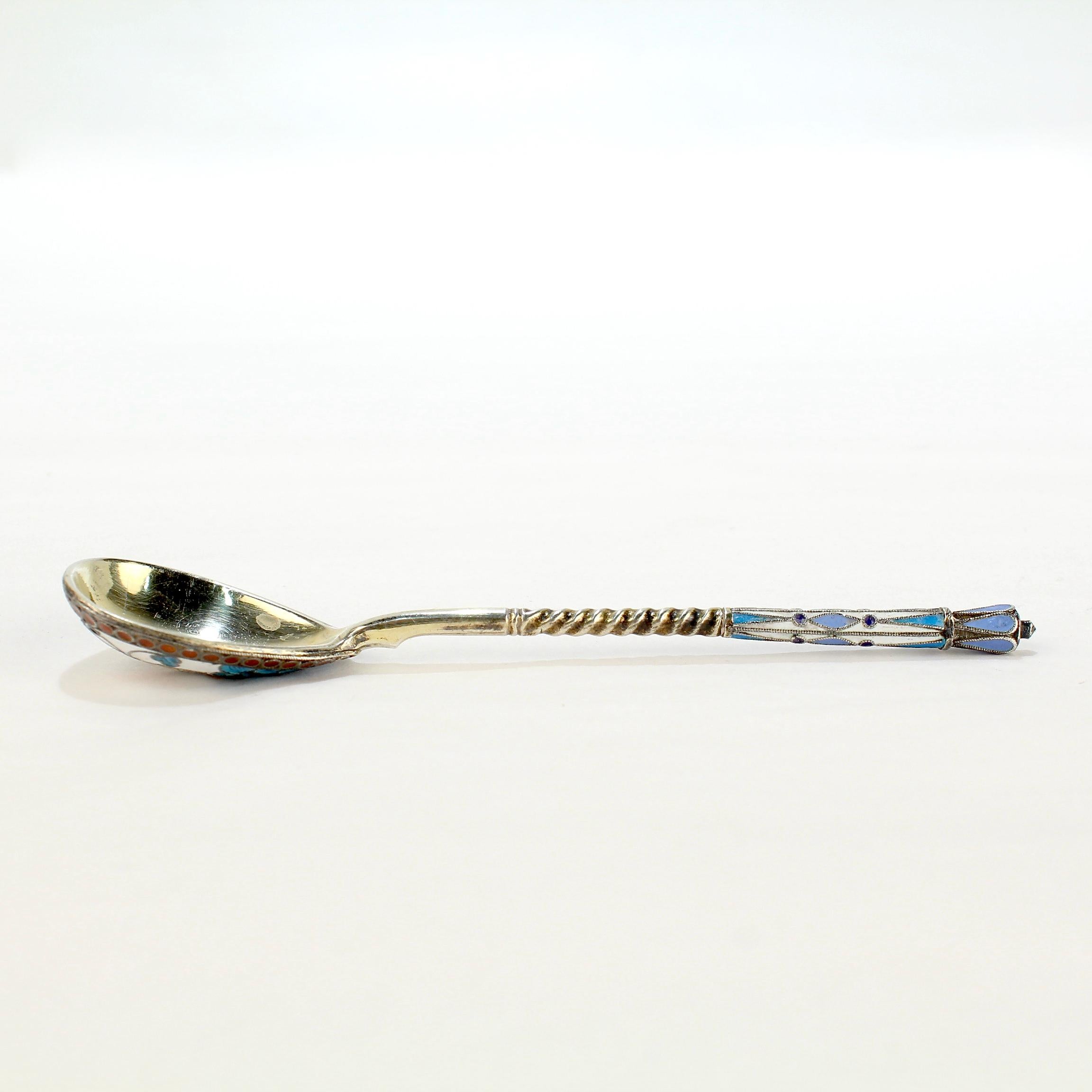 Russisches Silber und schattierte Cloisonné-Emaille Tee- oder Kwosch-Löffel von Maria Sokolova 3