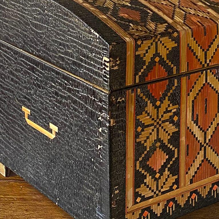 Russian Straw Marquetry Box In Good Condition For Sale In London, GB