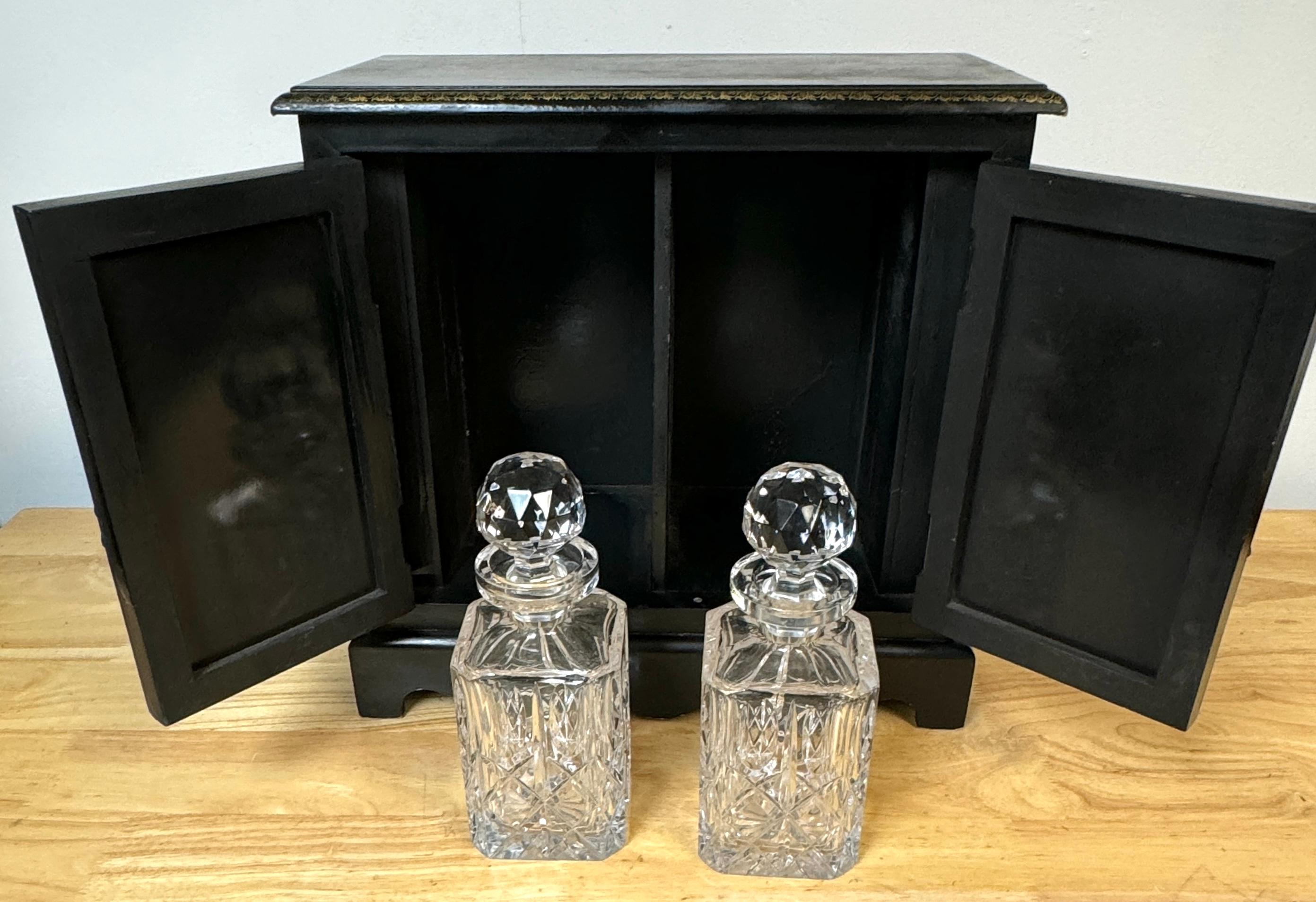 Russian Style Polychromed Lacquer Dry Bar /Tauntless with 2 crystal Decanters For Sale 5