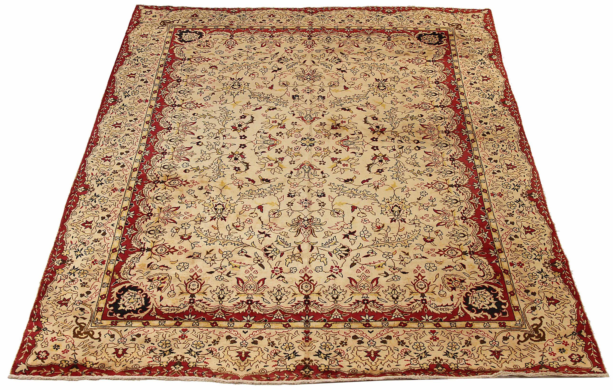 Scopri l'eleganza dei Tabriz russi con i tappeti per l'area CIRCA del 1910. Progettato con lana e IvoryRedYellow, questo design esclusivo è perfetto per valorizzare il tuo spazio.