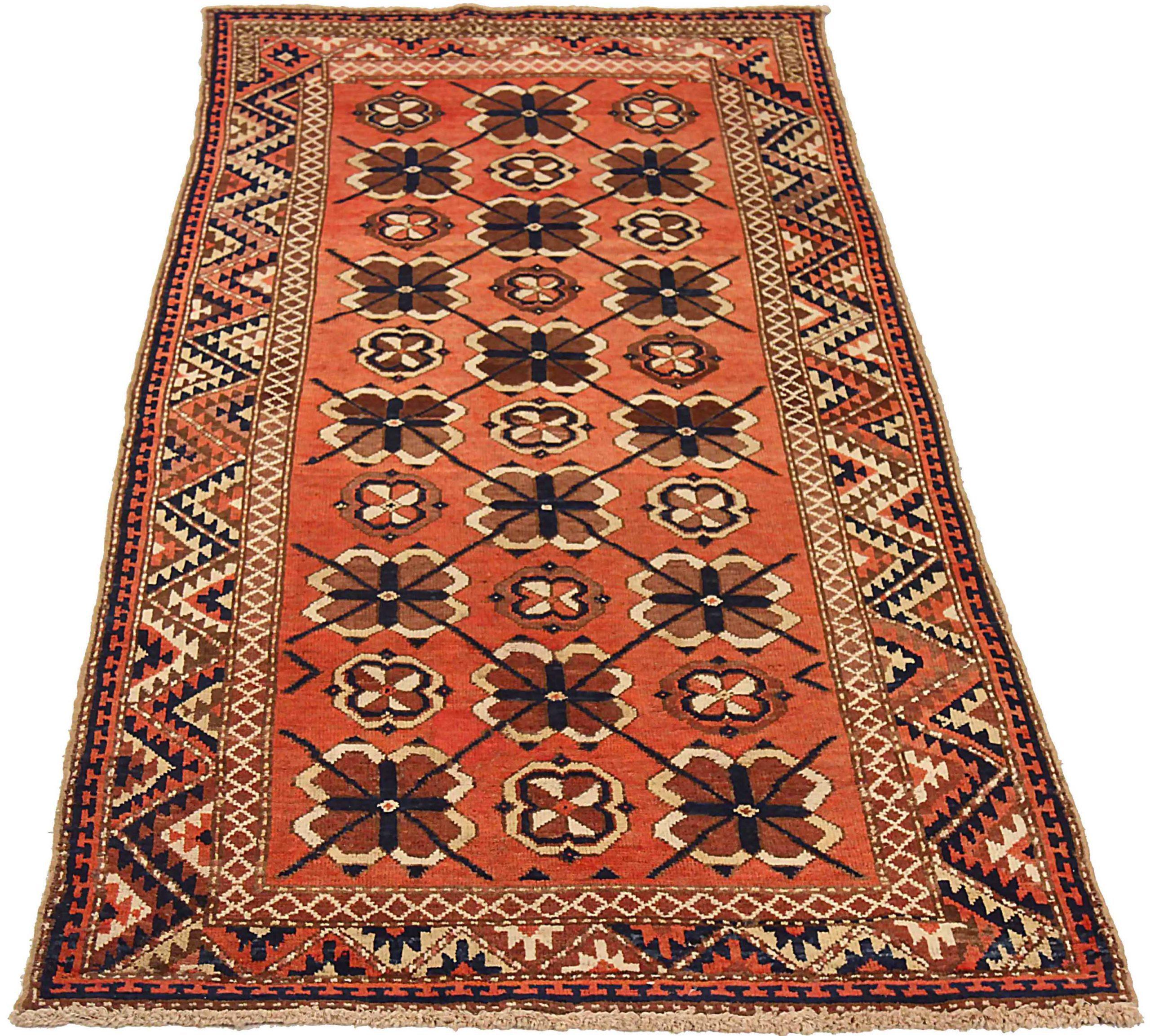 Descubre la elegancia de las Uzbak rusas con alfombra pequeña de circa 1940. Diseñado con lana y marrón-marfil-rojo, este diseño exclusivo es perfecto para realzar tu espacio.