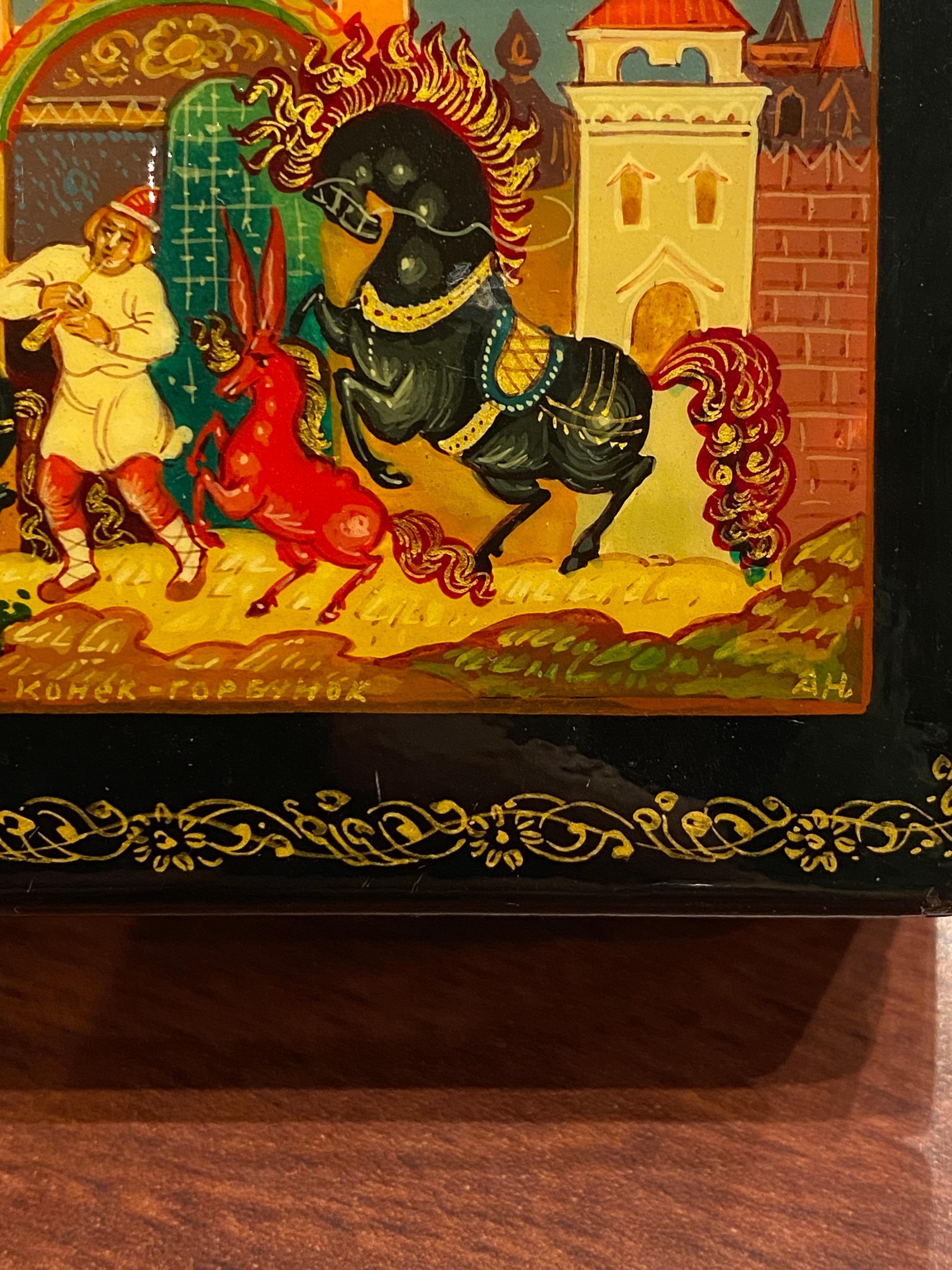 Boîte en laque russe Vintage By. Konek-Gorbunok. Mstera, c1970's, 9cm x 6cm. Unisexe en vente