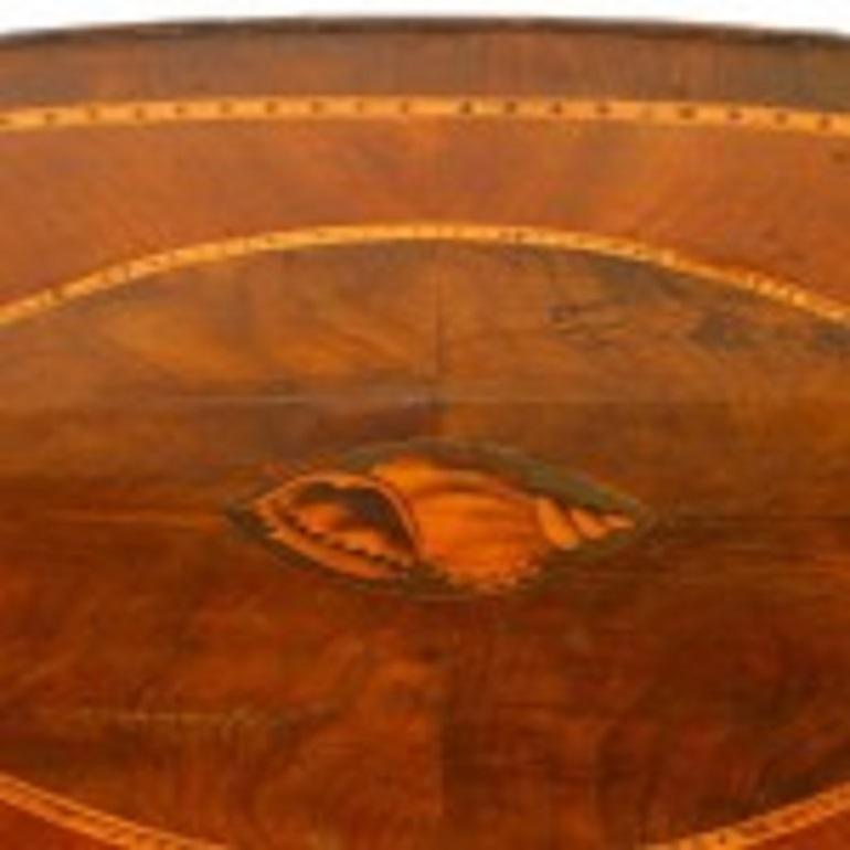 Russian Walnut Marquetry Kidney Desk In Good Condition For Sale In Queens, NY