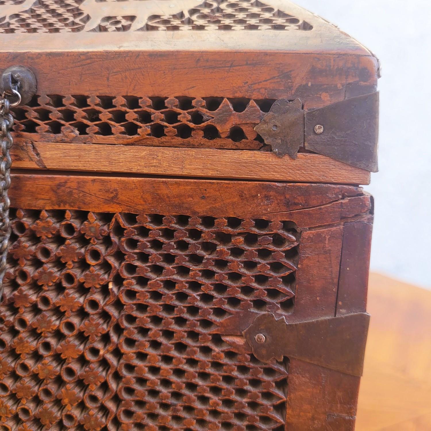 Russian Wooden Box, In The Style Of The Abramtsevo Workshop, 19th Century For Sale 5