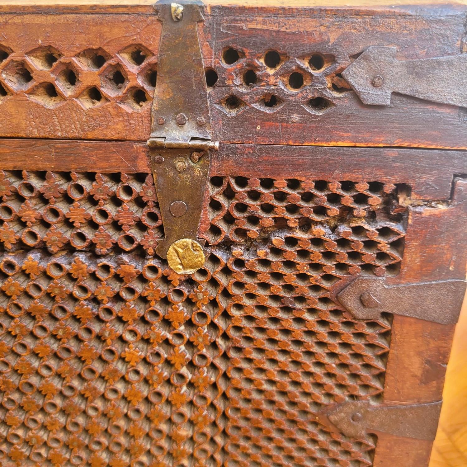 Russian Wooden Box, In The Style Of The Abramtsevo Workshop, 19th Century For Sale 8