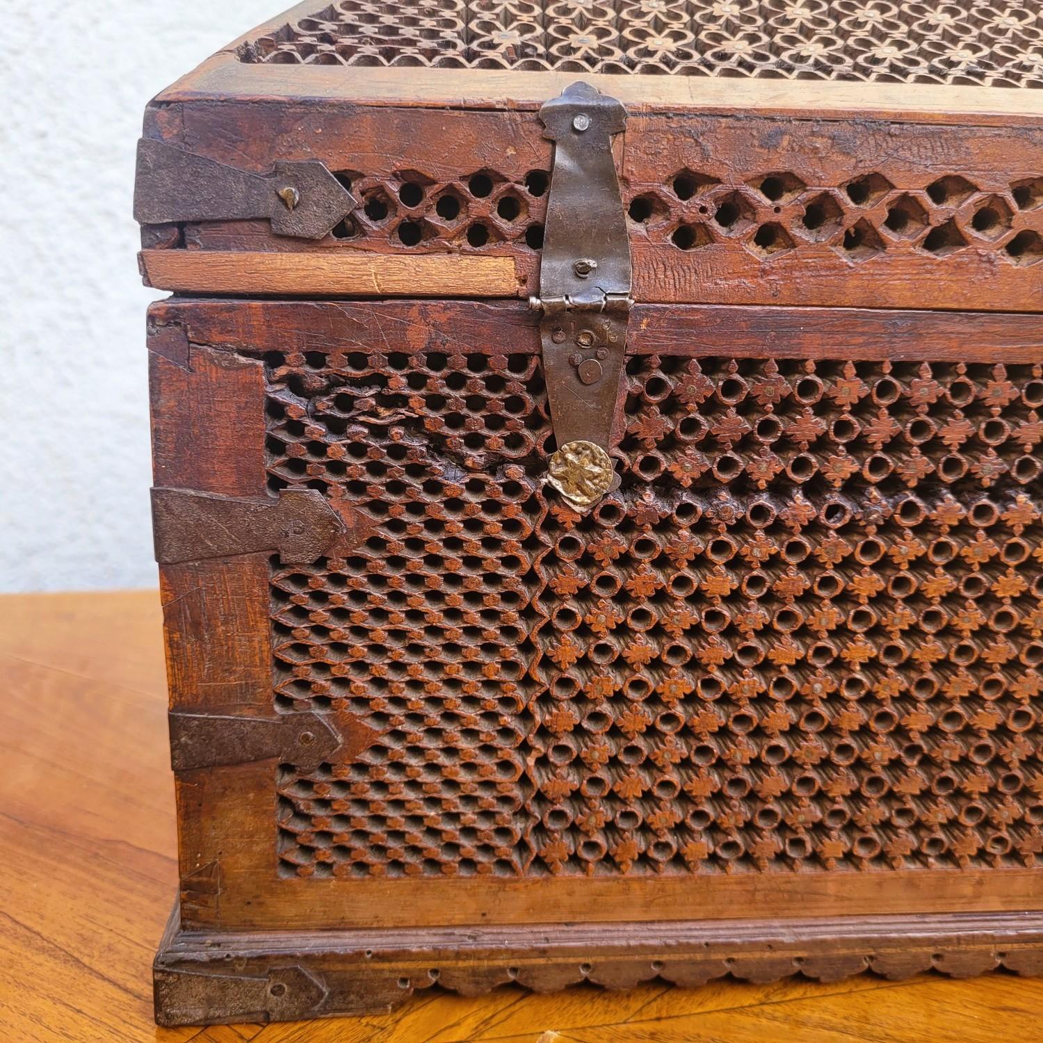 Russian Wooden Box, In The Style Of The Abramtsevo Workshop, 19th Century For Sale 9