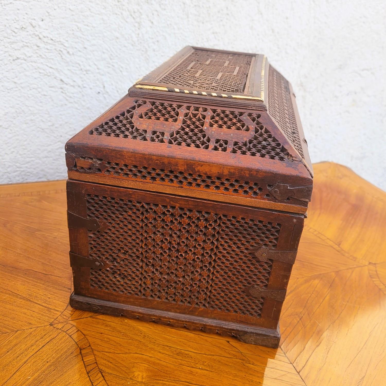 Russian Wooden Box, In The Style Of The Abramtsevo Workshop, 19th Century For Sale 10