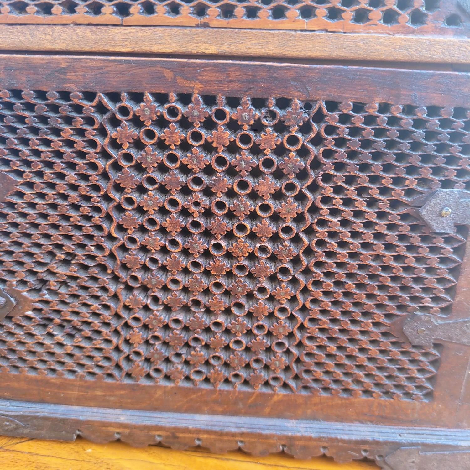 Russian Wooden Box, In The Style Of The Abramtsevo Workshop, 19th Century For Sale 11
