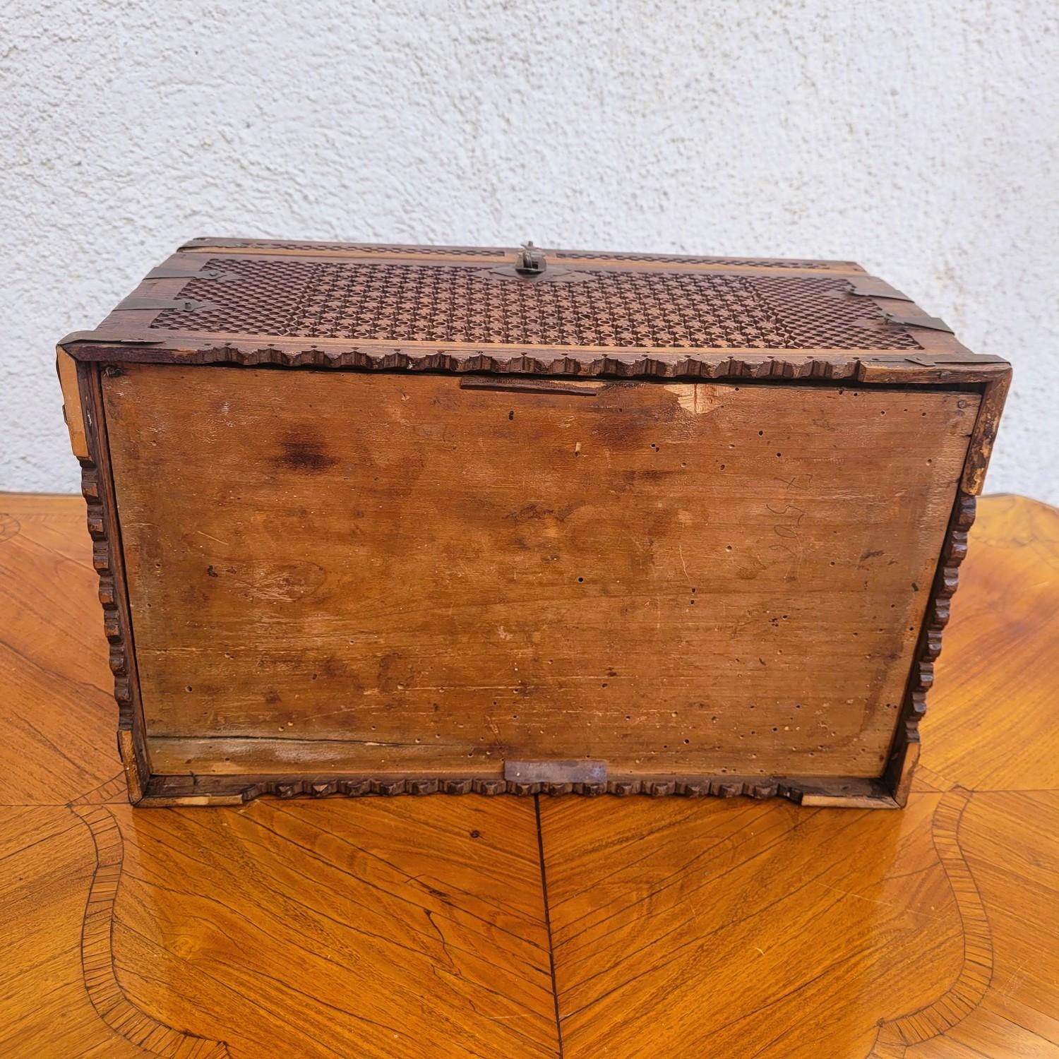 Russian Wooden Box, In The Style Of The Abramtsevo Workshop, 19th Century For Sale 12