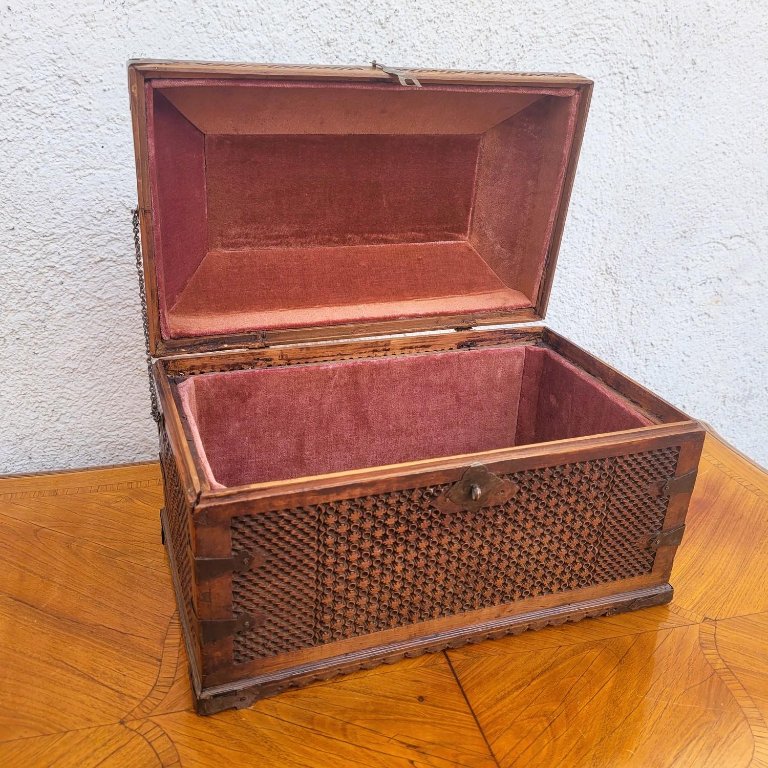Russian Wooden Box, In The Style Of The Abramtsevo Workshop, 19th Century For Sale 1