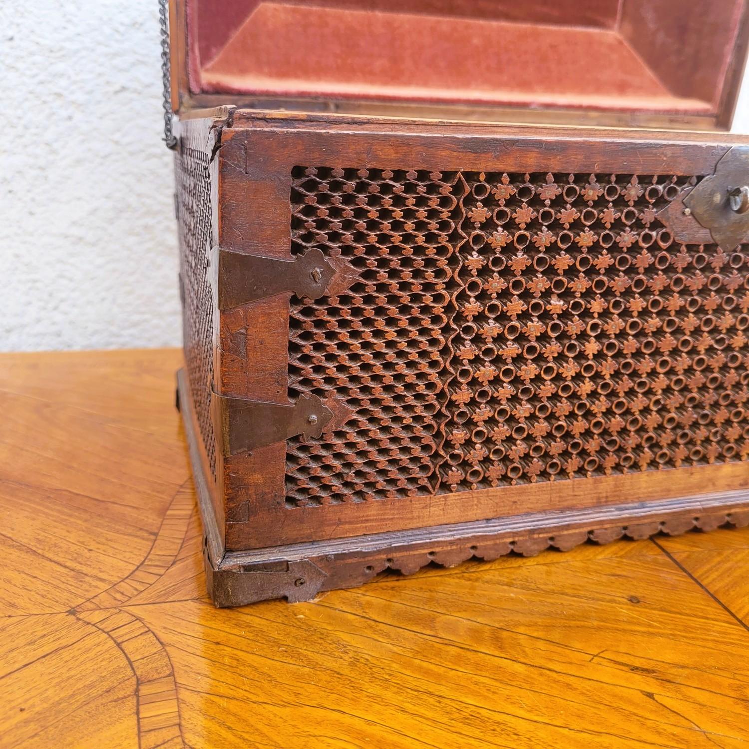 Russian Wooden Box, In The Style Of The Abramtsevo Workshop, 19th Century For Sale 2