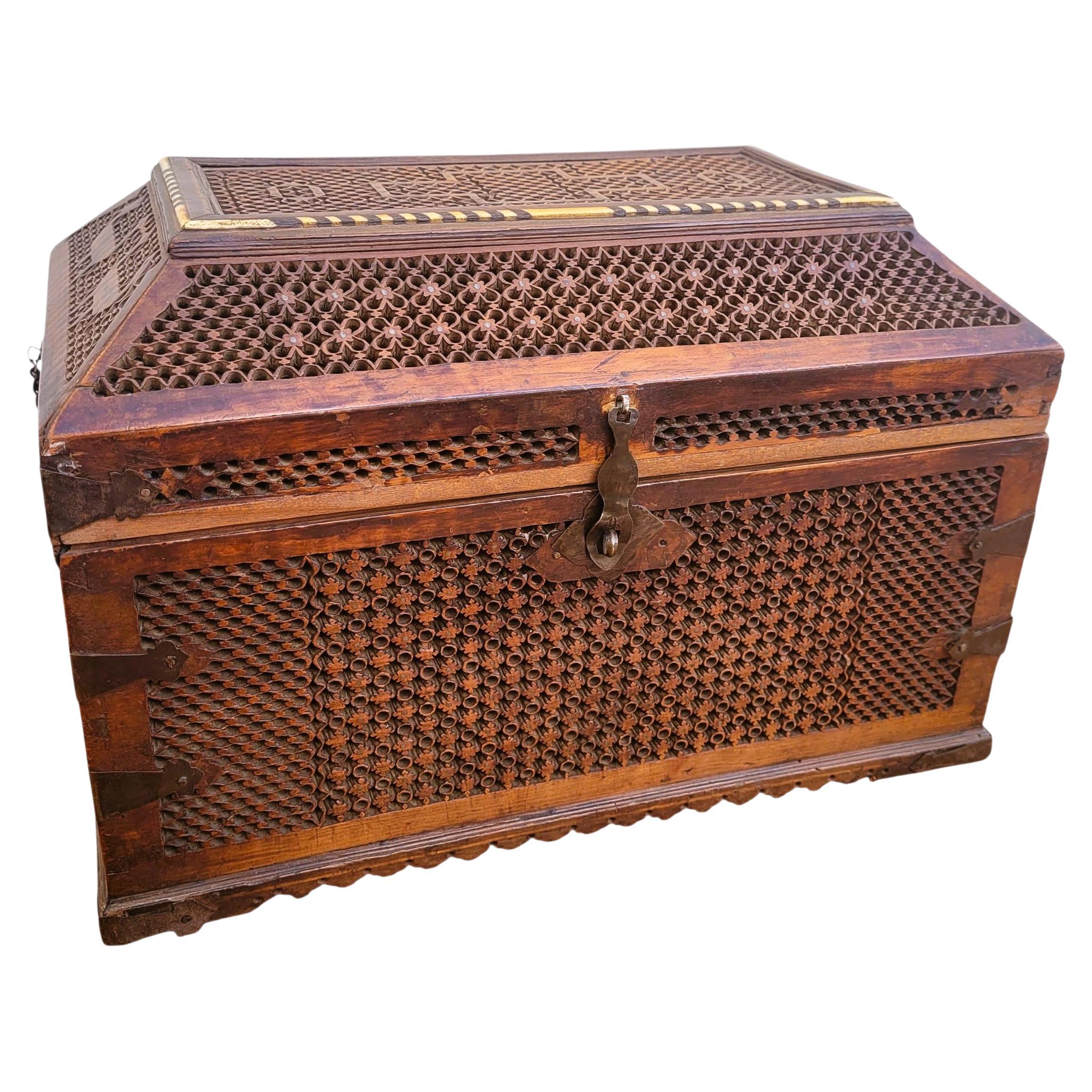 Russian Wooden Box, In The Style Of The Abramtsevo Workshop, 19th Century For Sale