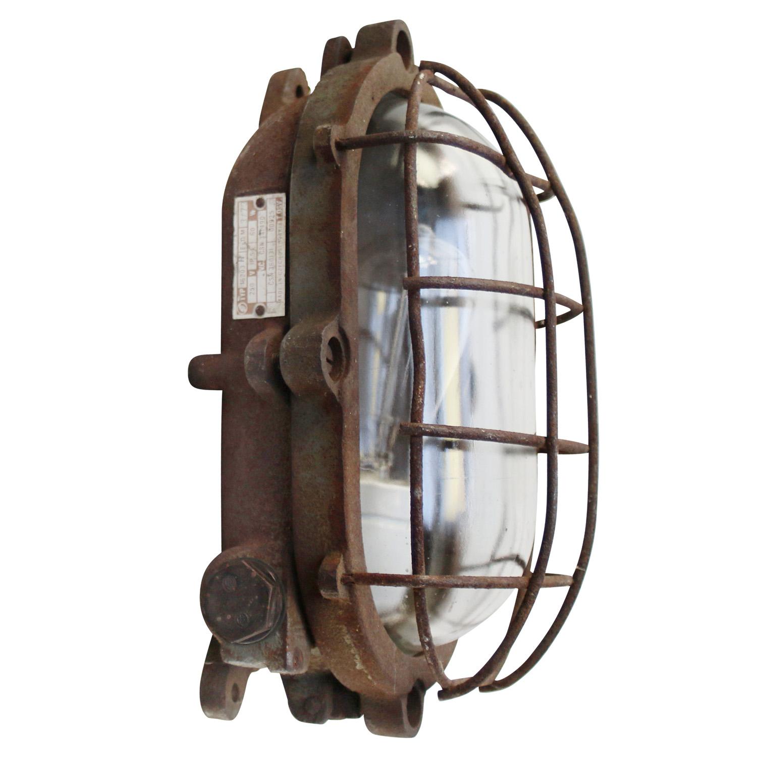 Sconce in ghisa ruggine, lampada da parete con vetro trasparente
Adatto per l'interno e l'esterno

Peso: 5,80 kg / 12,8 lb

Prezzo per singolo articolo. Tutte le lampade sono state rese idonee dagli standard internazionali per le lampadine a