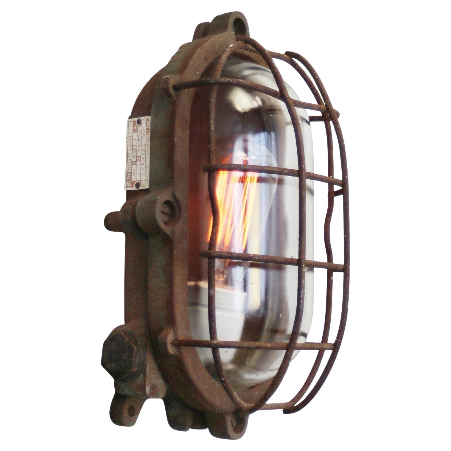 Lampade da parete in ghisa ruggine con vetro trasparente in vendita