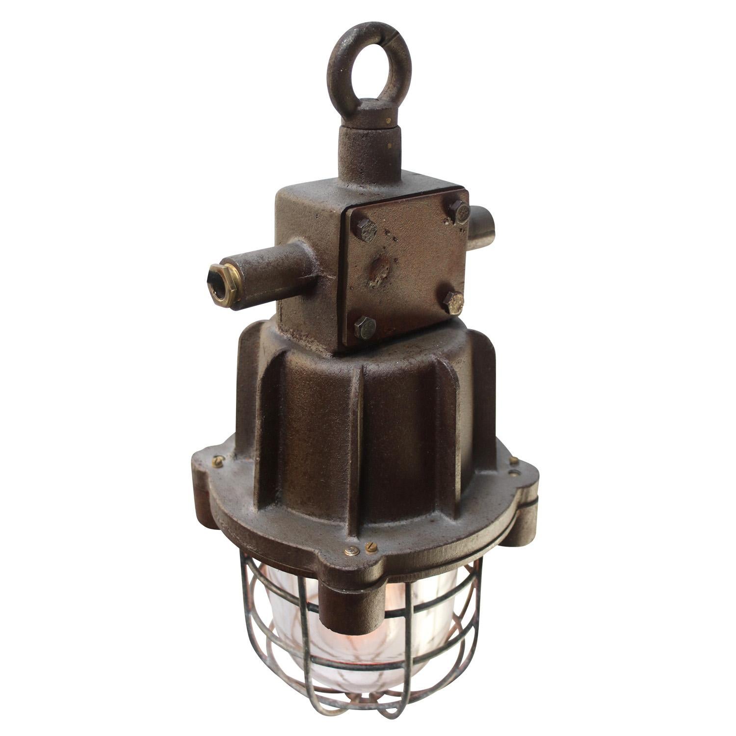 Olandese Ciondolo industriale in ghisa ruggine vintage con vetro trasparente di Industria Rotterdam in vendita