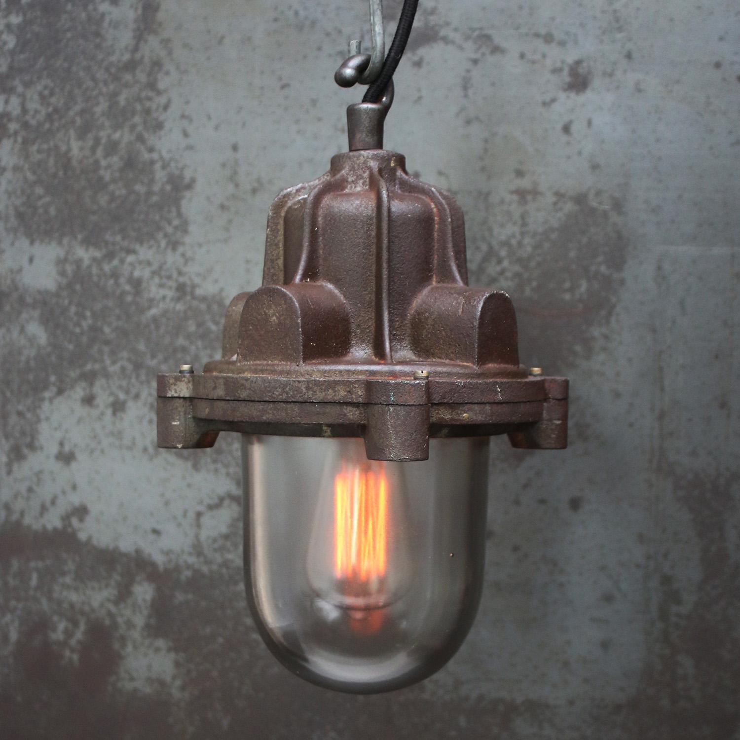 Lampada a sospensione industriale di Industria Rotterdam
ghisa vetro trasparente

Peso 10,00 kg

Prezzo per singolo articolo. Tutte le lampade sono state rese idonee dagli standard internazionali per le lampadine a incandescenza, a risparmio