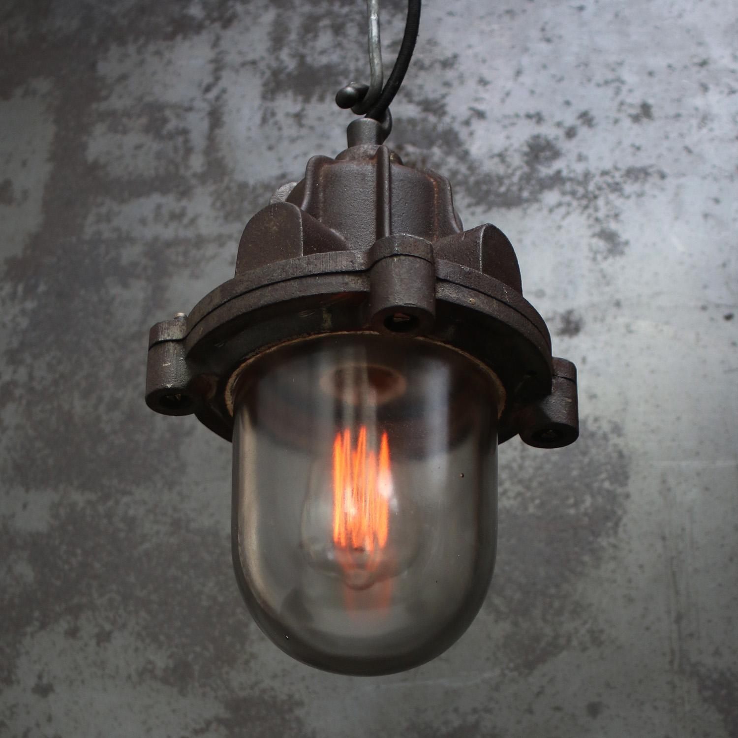 Olandese Lampada a sospensione in ghisa ruggine vintage industriale in vetro trasparente in vendita