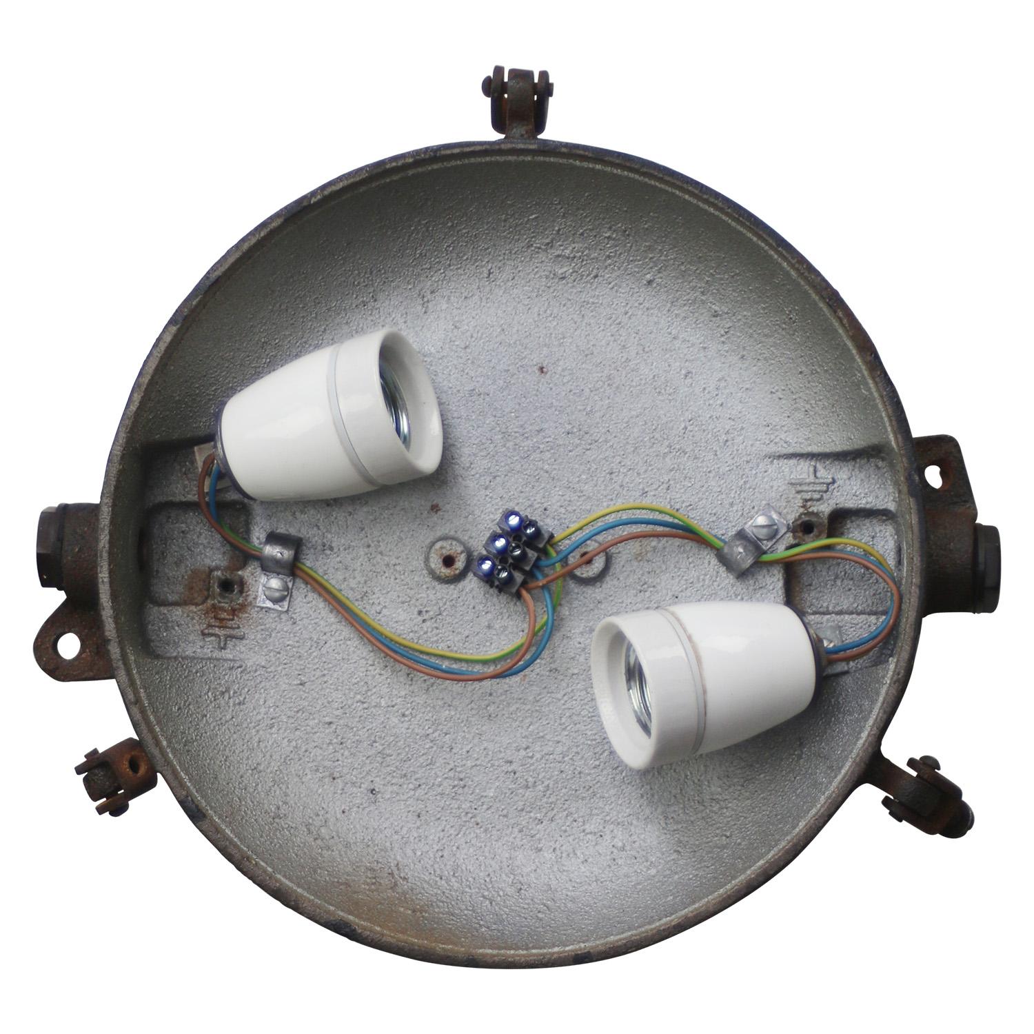 Rust Cast Iron Vintage Industrial Frosted Glass Scone Wall Light In Good Condition For Sale In Amsterdam, NL