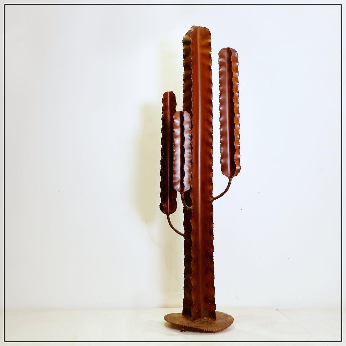 Escultura de cactus de metal patinado con efecto óxido H:172cm en venta 5