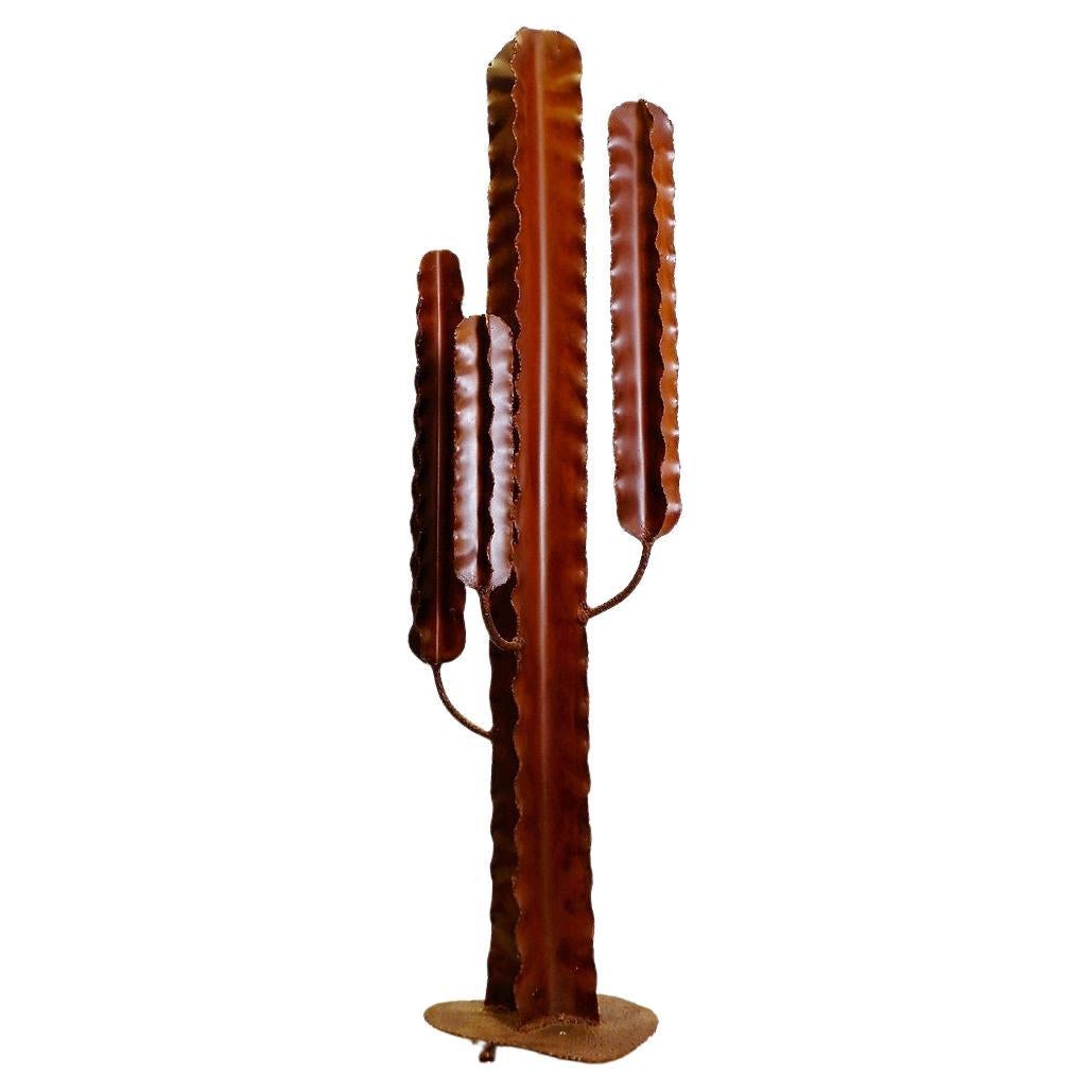 Escultura de cactus de metal patinado con efecto óxido H:172cm en venta