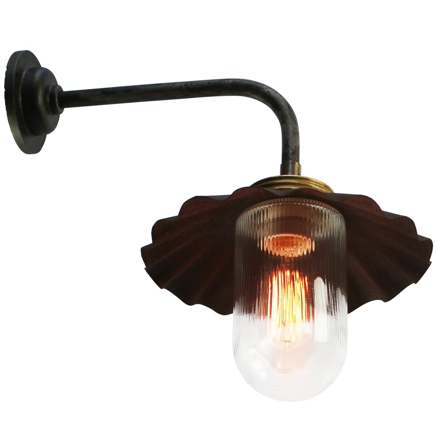 Rust Iron Vintage Industrial Brass Clear Striped Glass Sconces Wall Lights (Industriell) im Angebot