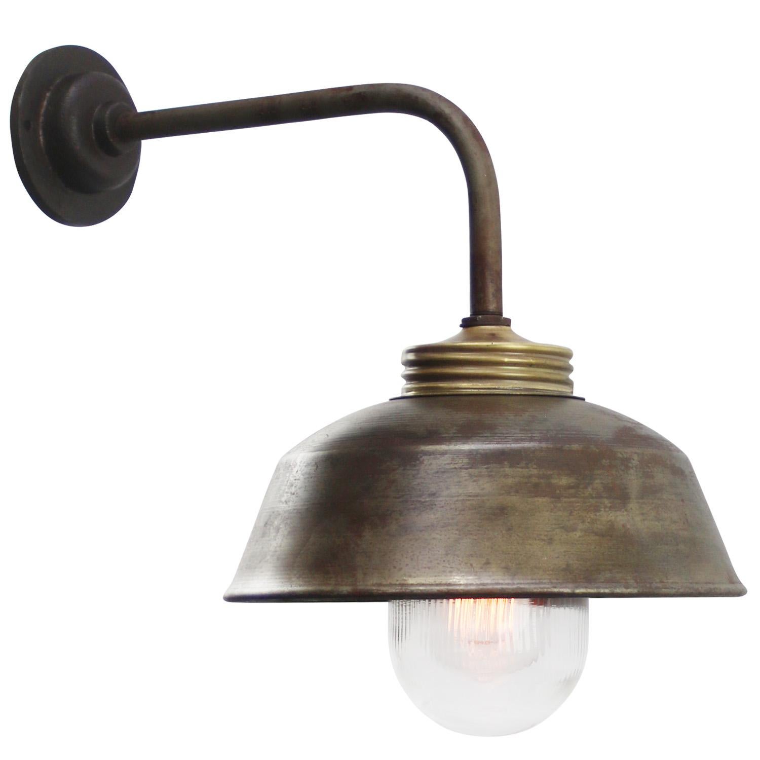 Rust Cast Iron Barn light
Rust Iron shade, brass top, clear striped glass

Diameter cast iron wall piece: 10.5 cm / 4 inches
2 holes to secure

Weight: 2.00 kg / 4.4 lb

Priced per individual item. All lamps have been made suitable by international