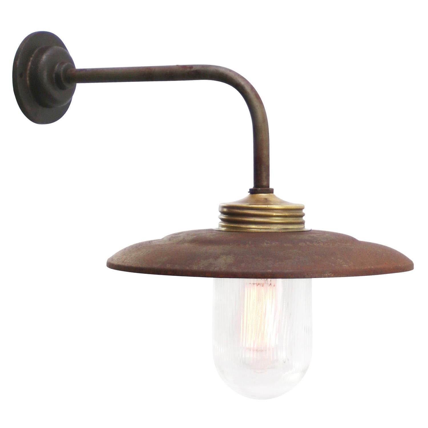 Rust Cast Iron Barn light
Brass top with clear striped glass

Diameter cast iron wall piece: 10.5 cm / 4 inches
2 holes to secure

Weight: 2.00 kg / 4.4 lb

Priced per individual item. All lamps have been made suitable by international standards for