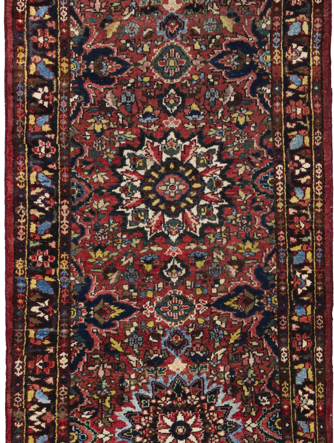 Rust Persian Wool Hand Knotted Runner 3 ft x 11 ft , Starburst Medallion im Zustand „Hervorragend“ im Angebot in Dallas, TX
