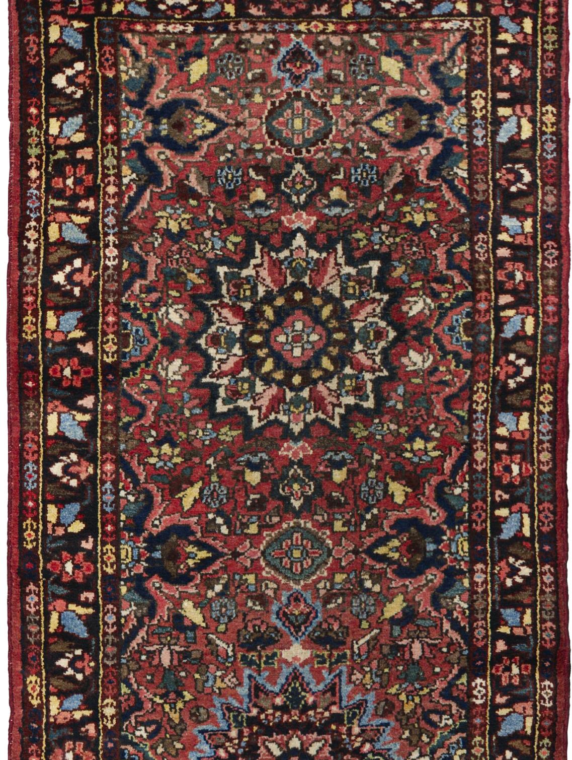 Rust Persian Wool Hand Knotted Runner 3 ft x 11 ft , Starburst Medallion (Frühes 20. Jahrhundert) im Angebot
