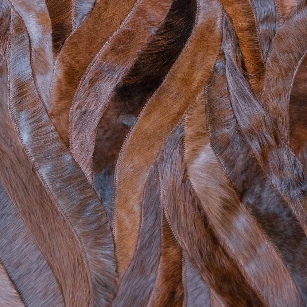 Anpassbarer Onda-Teppich aus Rindsleder Russet Onda in Rostrot und Rot mit Wellenform XXLarge (Art déco) im Angebot