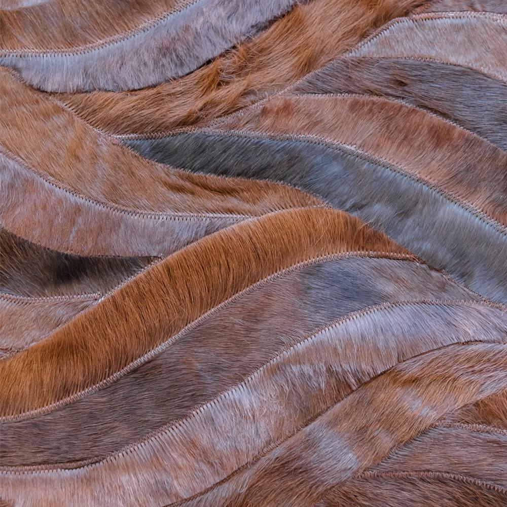 Anpassbarer Onda-Teppich aus Rindsleder Russet Onda in Rostrot und Rot mit Wellenform XXLarge (Pakistanisch) im Angebot