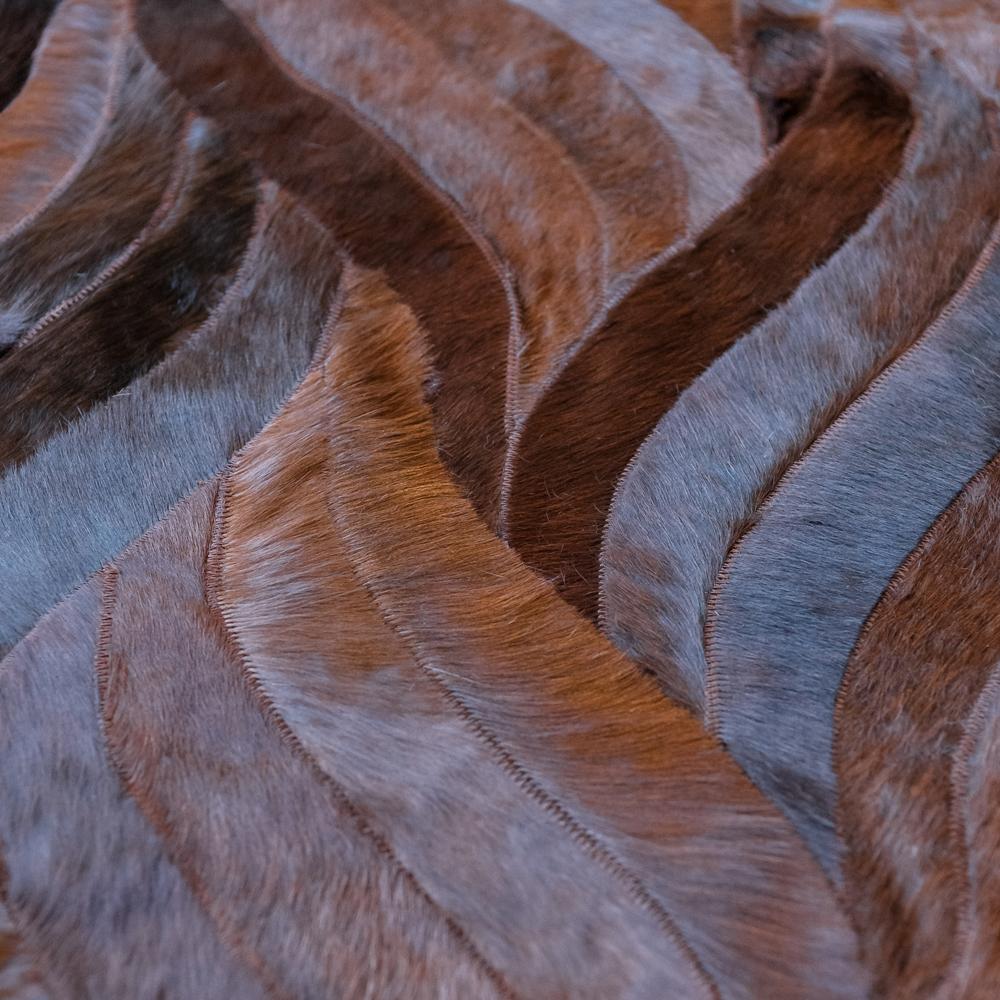Anpassbarer Onda-Teppich aus Rindsleder Russet Onda in Rostrot und Rot mit Wellenform XXLarge (21. Jahrhundert und zeitgenössisch) im Angebot