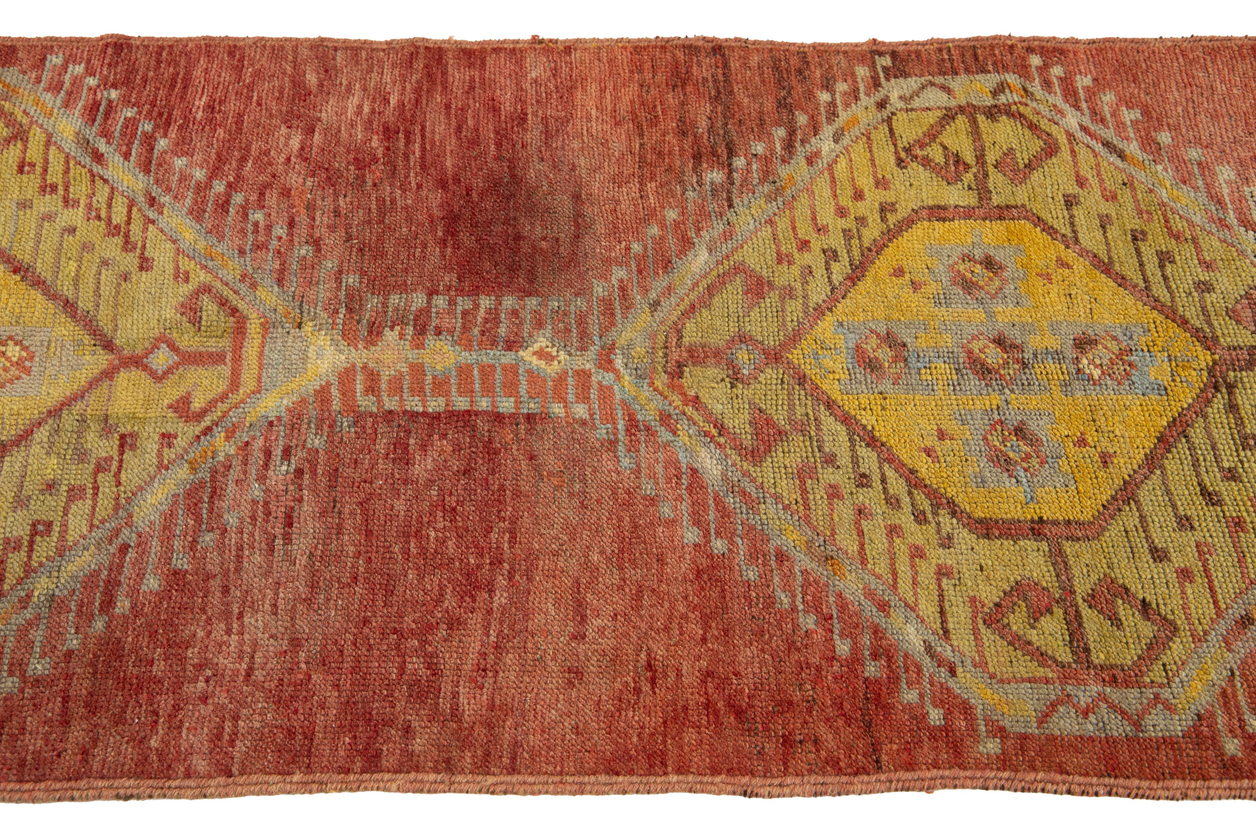 Rust Vintage Türkischer Anatolischer Woll-Läufer aus Rost mit geometrischem Design im Zustand „Hervorragend“ im Angebot in Norwalk, CT