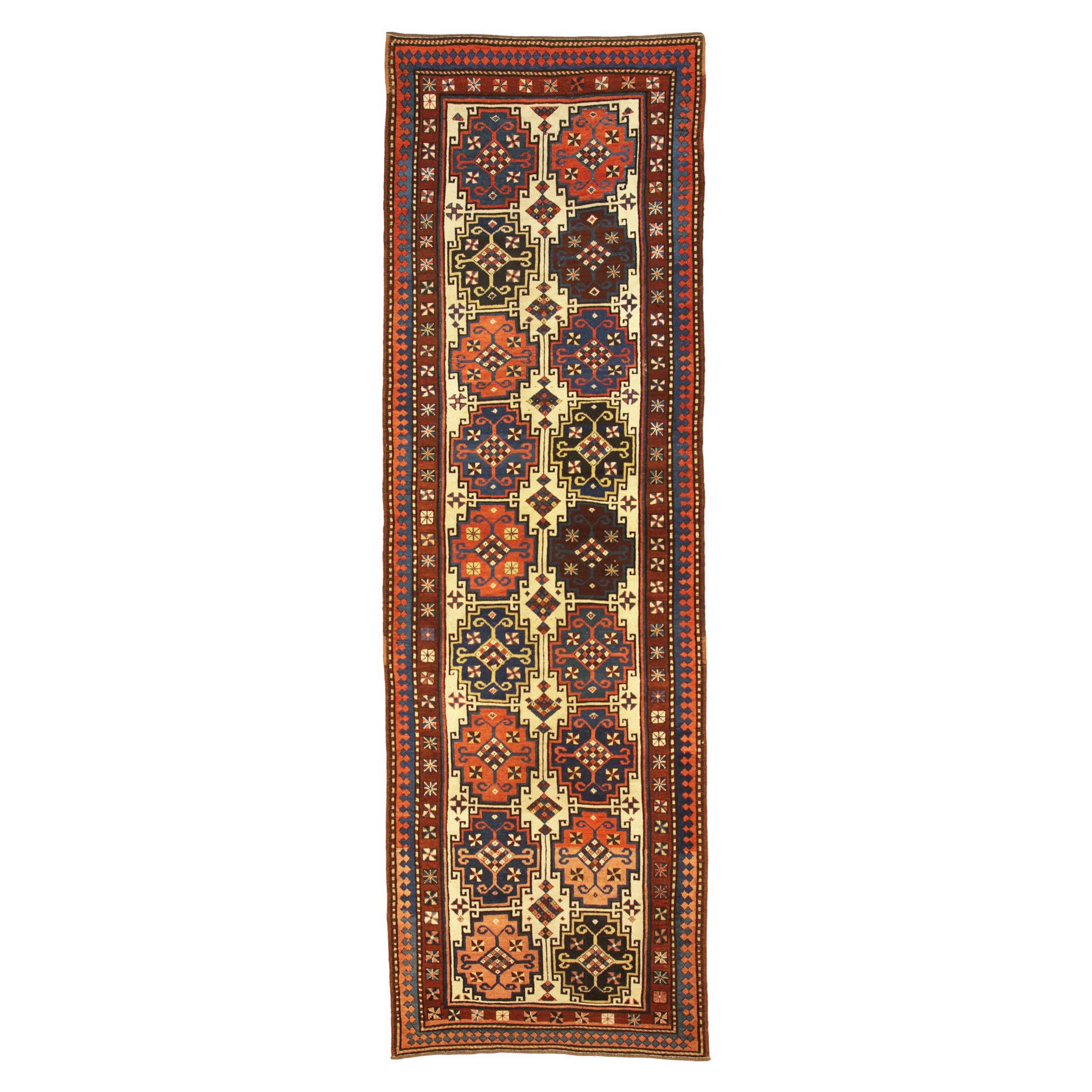 Tapis Moghan caucasien ancien en laine beige et rouille du Kazak, 1880-1900